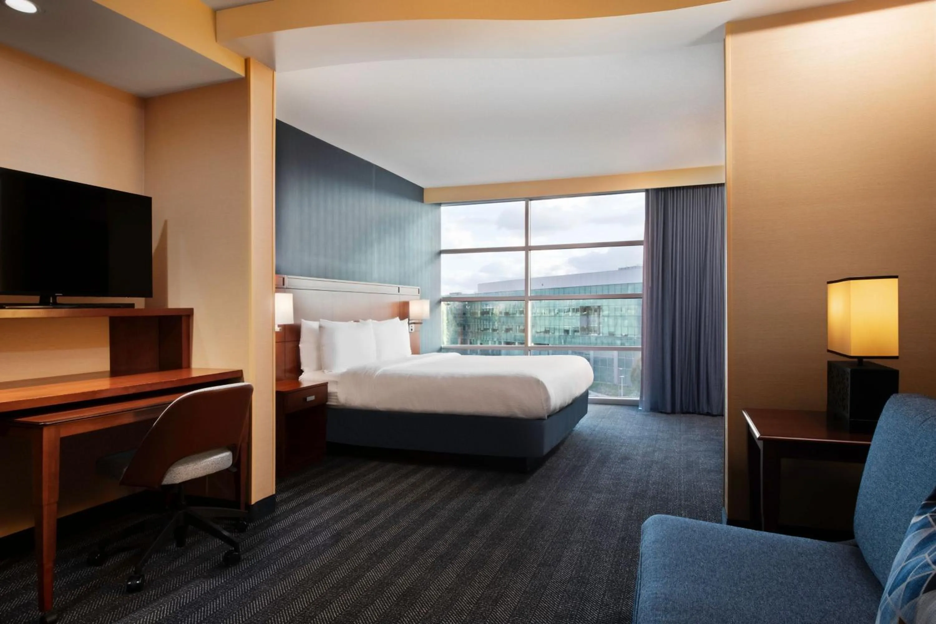 Photo of the whole room, Bed in Courtyard by Marriott San Jose North/ Silicon Valley