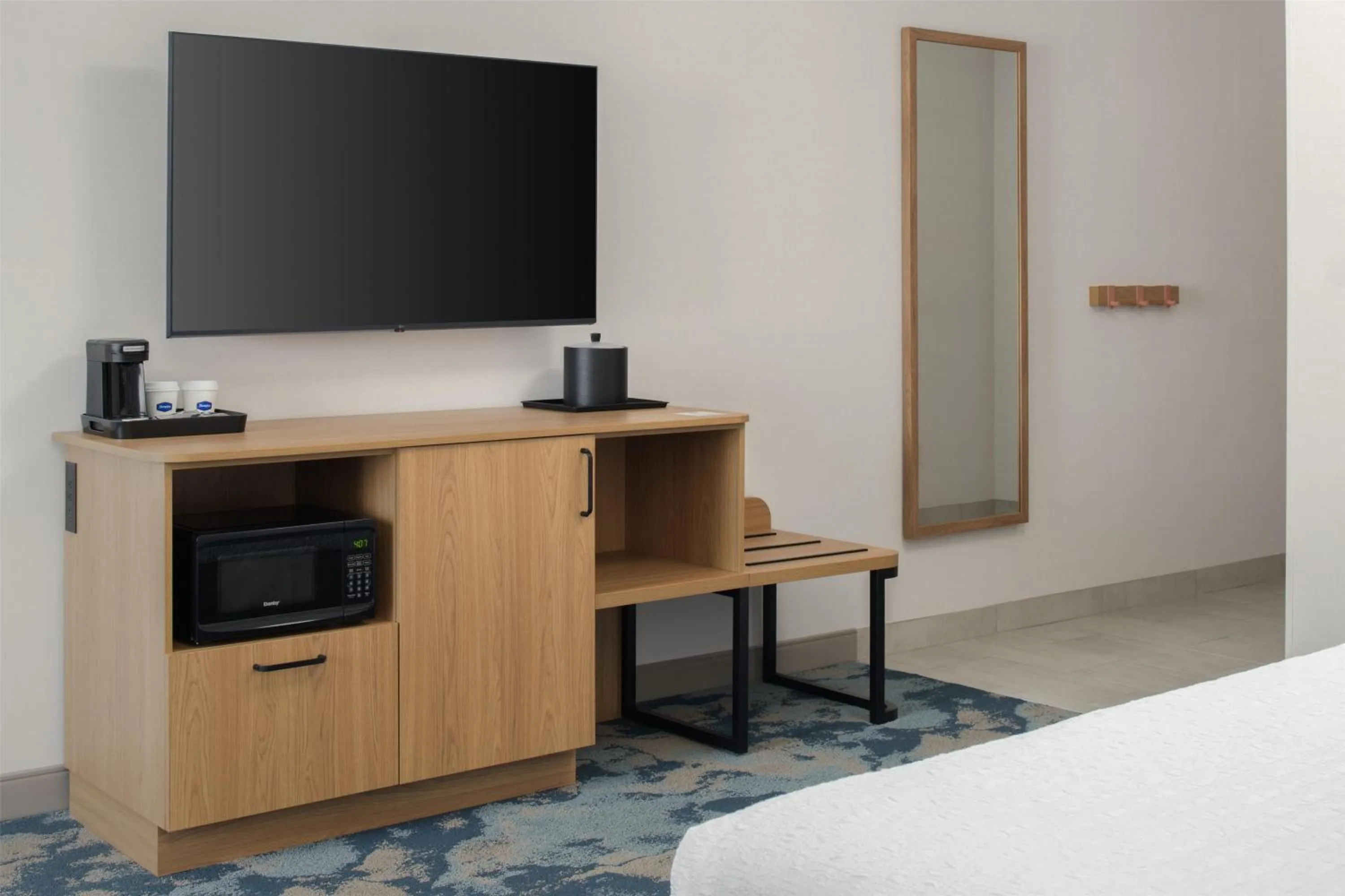 Bed in Hampton Inn by Hilton North Hollywood