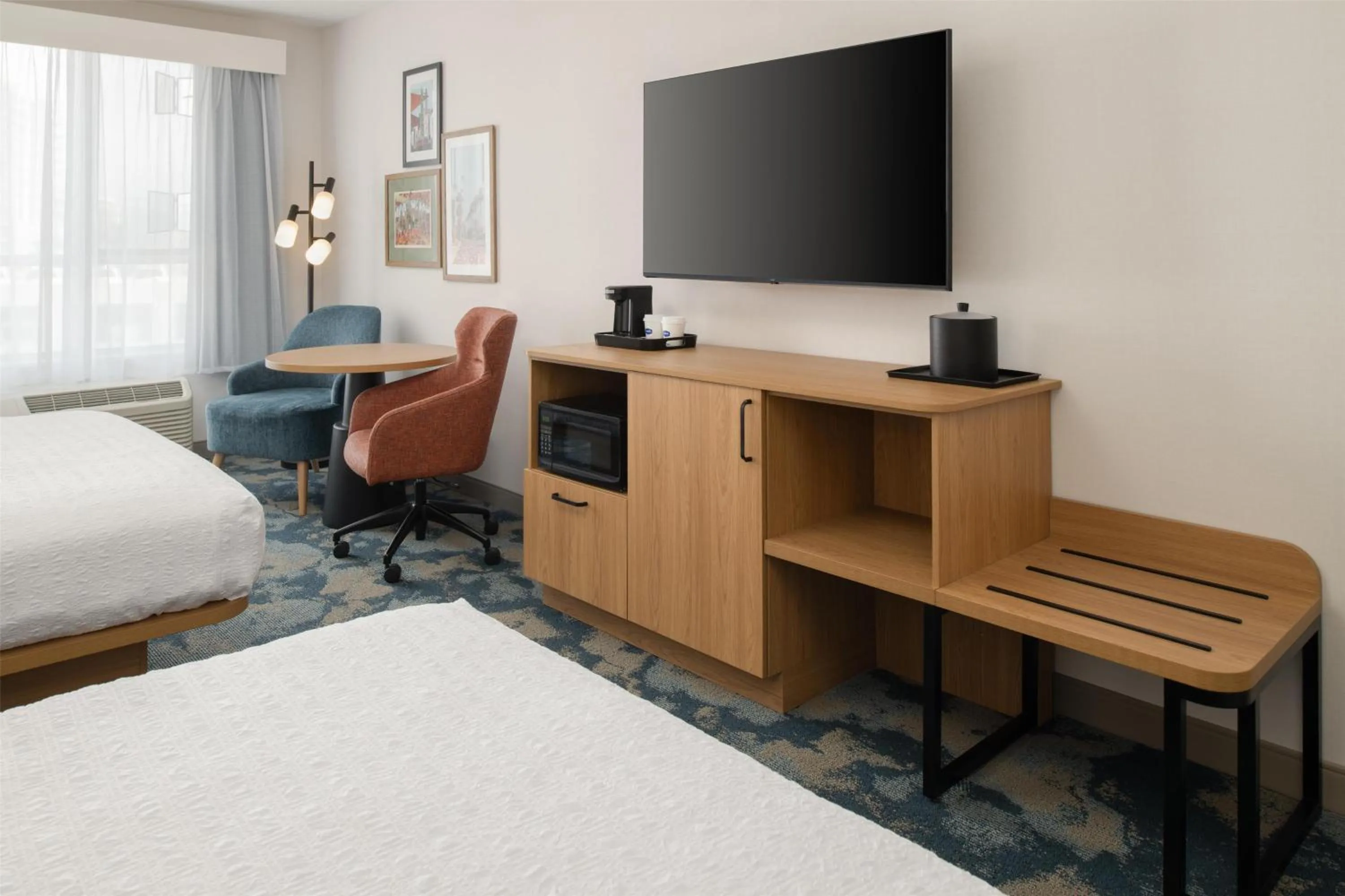 Bed in Hampton Inn by Hilton North Hollywood