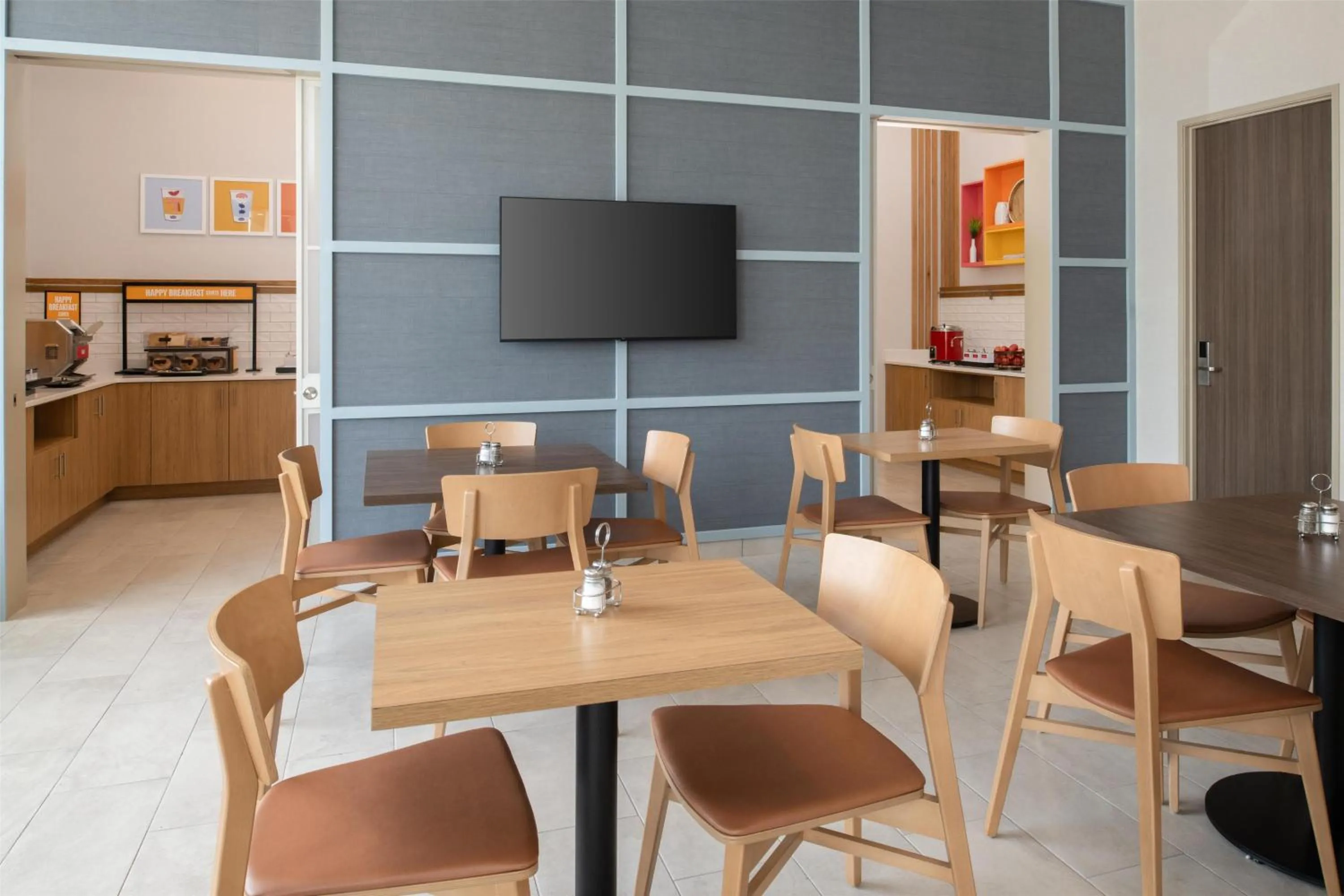 Dining area in Hampton Inn by Hilton North Hollywood