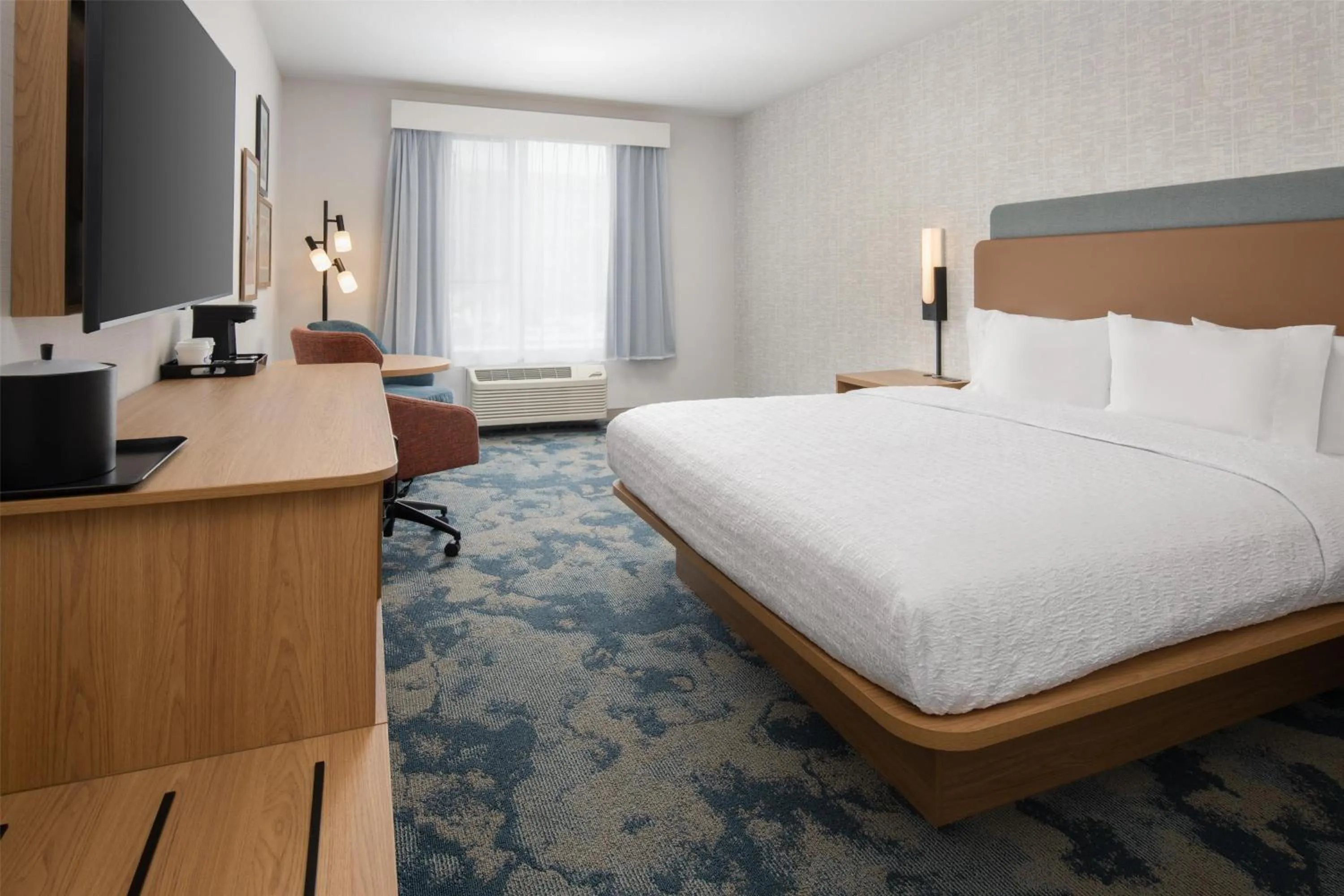 Bed in Hampton Inn by Hilton North Hollywood