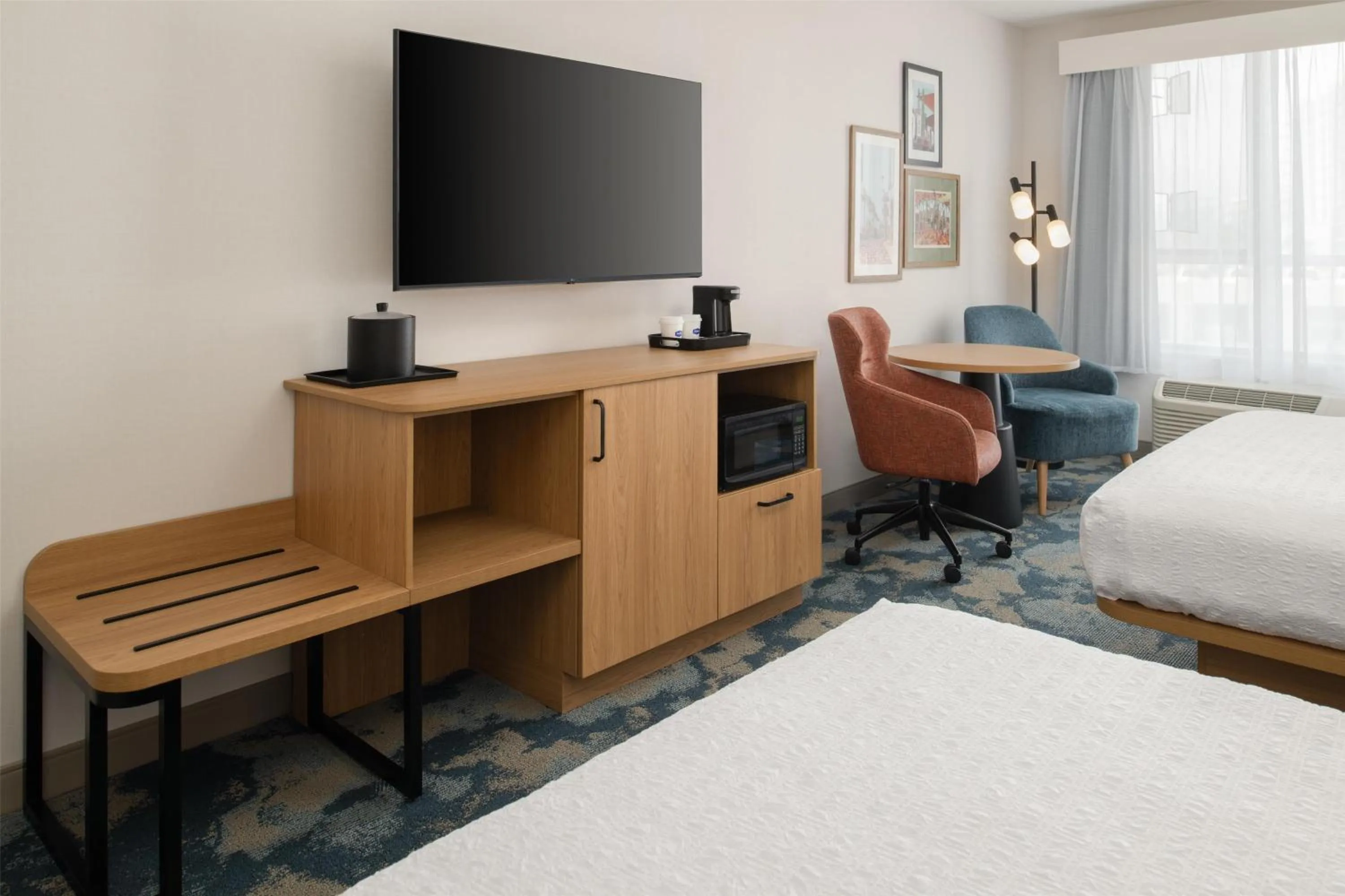 Bed in Hampton Inn by Hilton North Hollywood