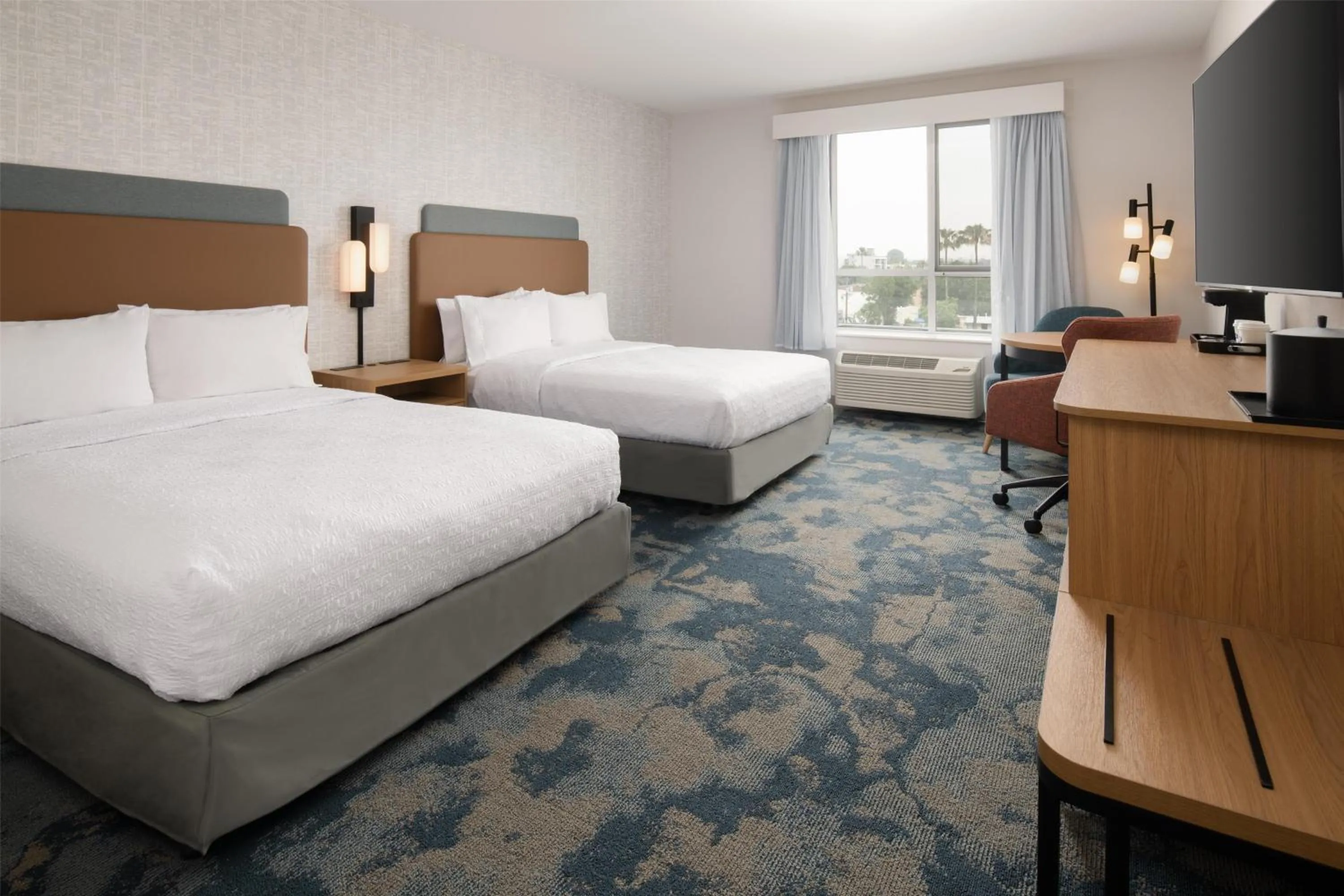 Bed in Hampton Inn by Hilton North Hollywood