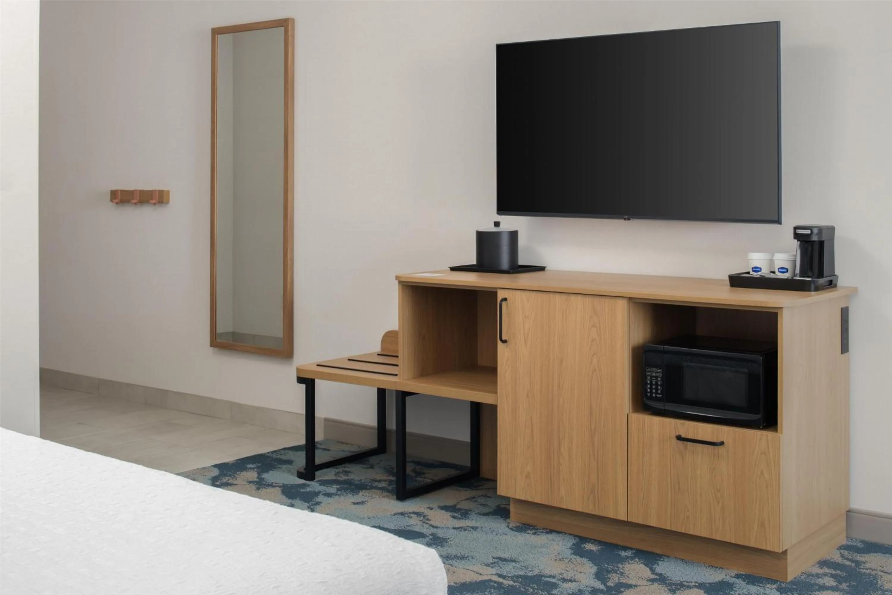 Bed in Hampton Inn by Hilton North Hollywood