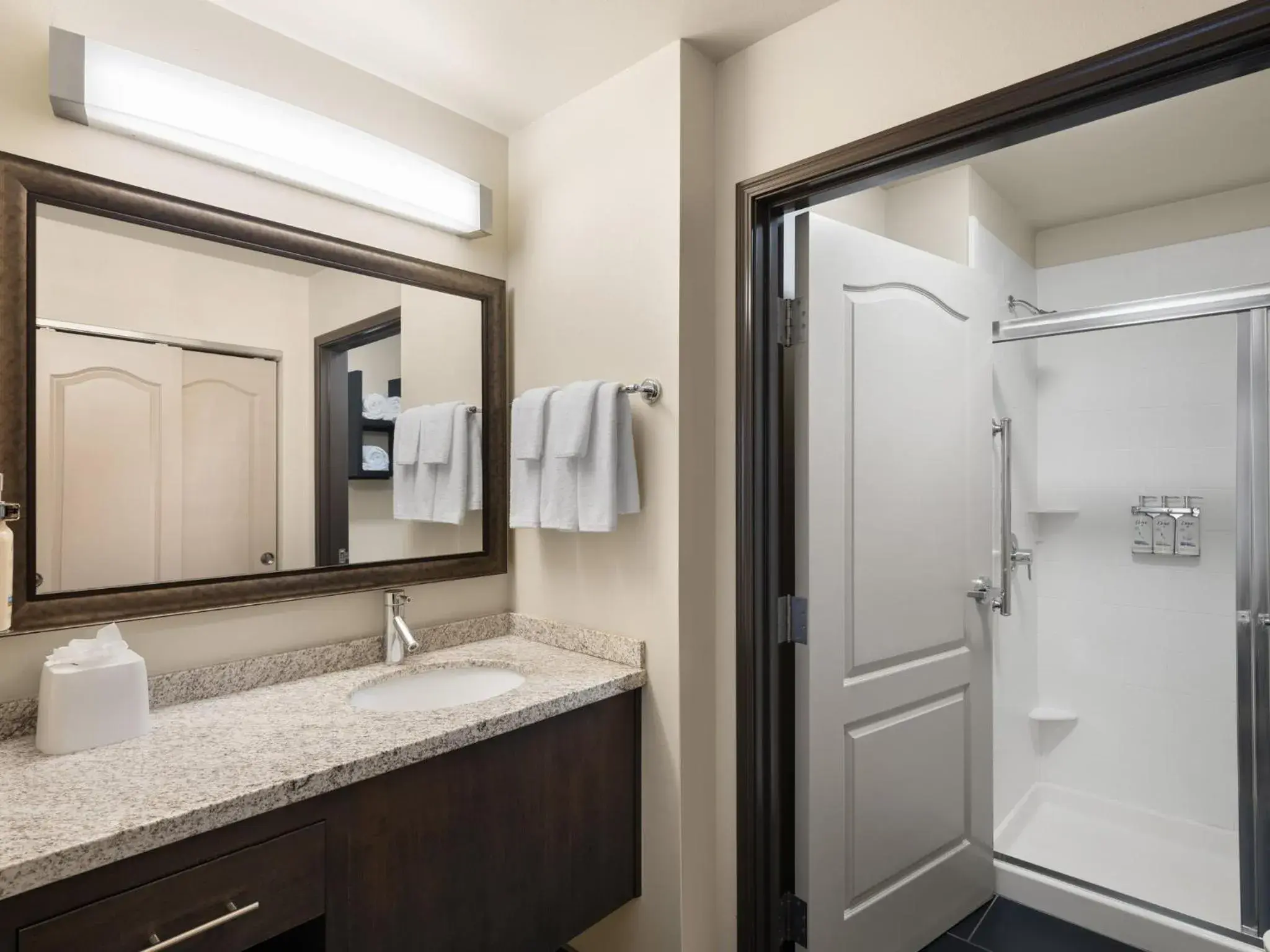 One-Bedroom Queen Suite - Hearing Accessible - Non-Smoking in Staybridge Suites Midvale by IHG One-Bedroom Queen Suite - Hearing Accessible - Non-Smoking in Staybridge Suites Midvale by IHG