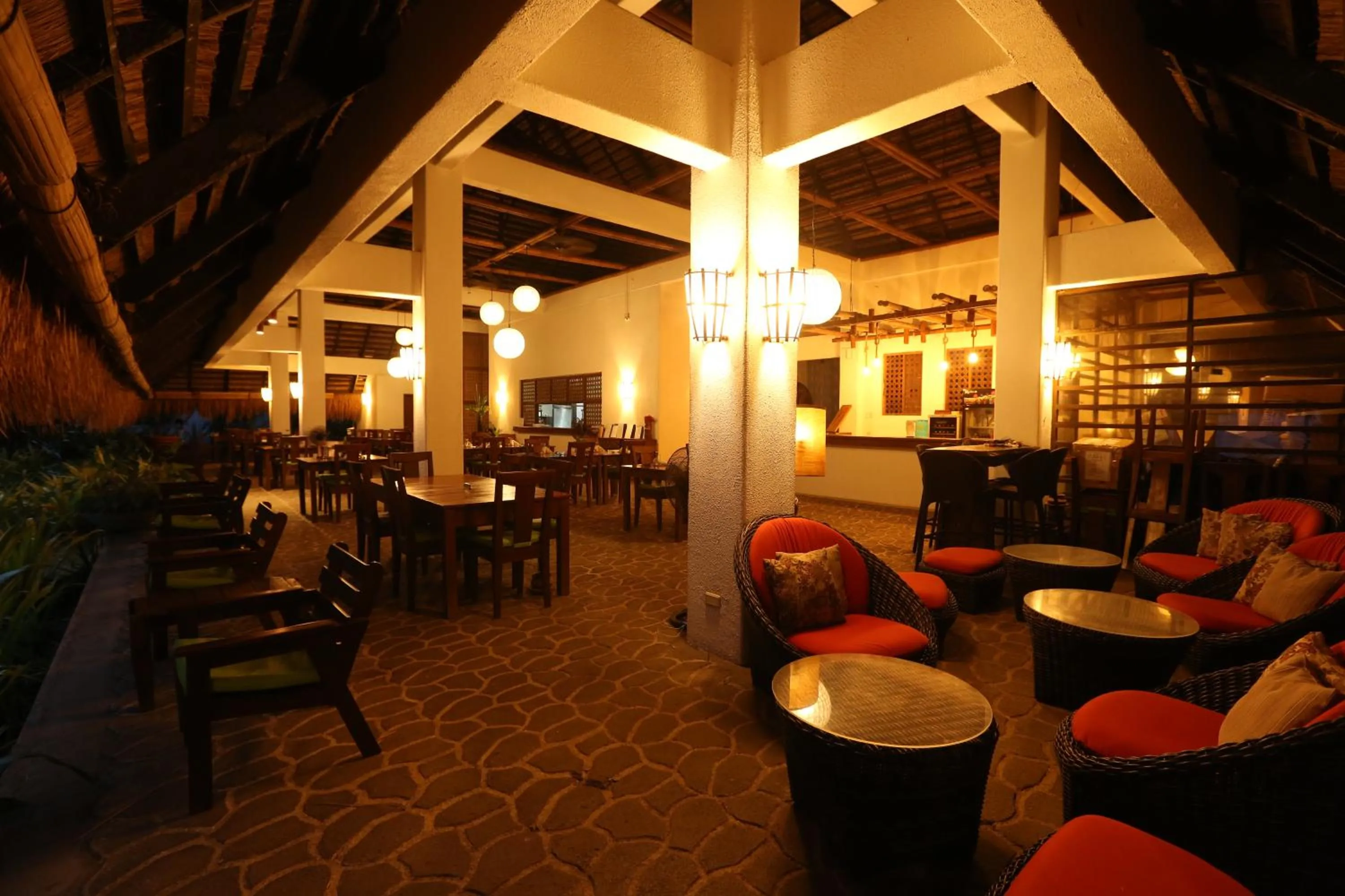 Restaurant/places to eat in Amun Ini Beach Resort & Spa