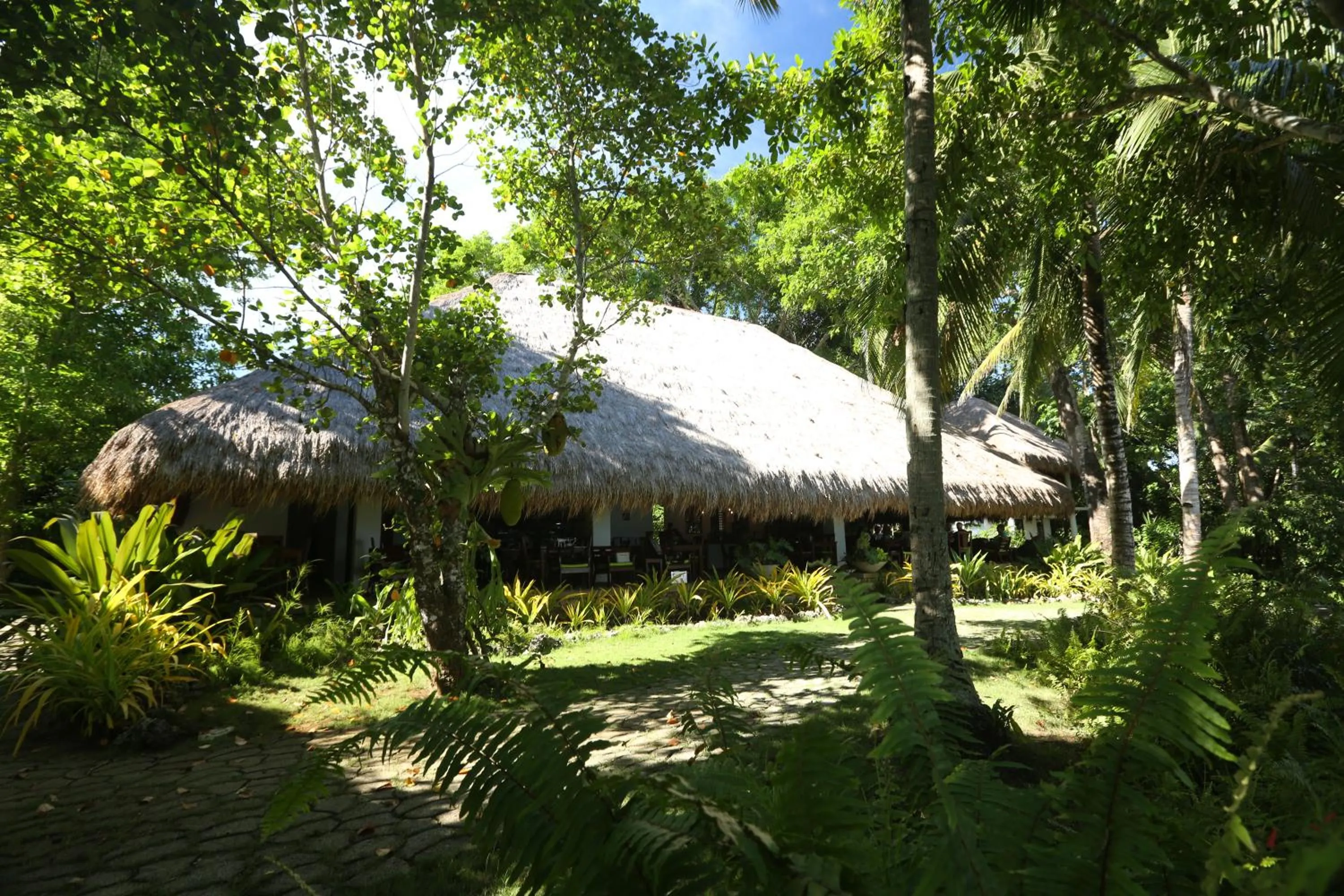 Restaurant/places to eat in Amun Ini Beach Resort & Spa