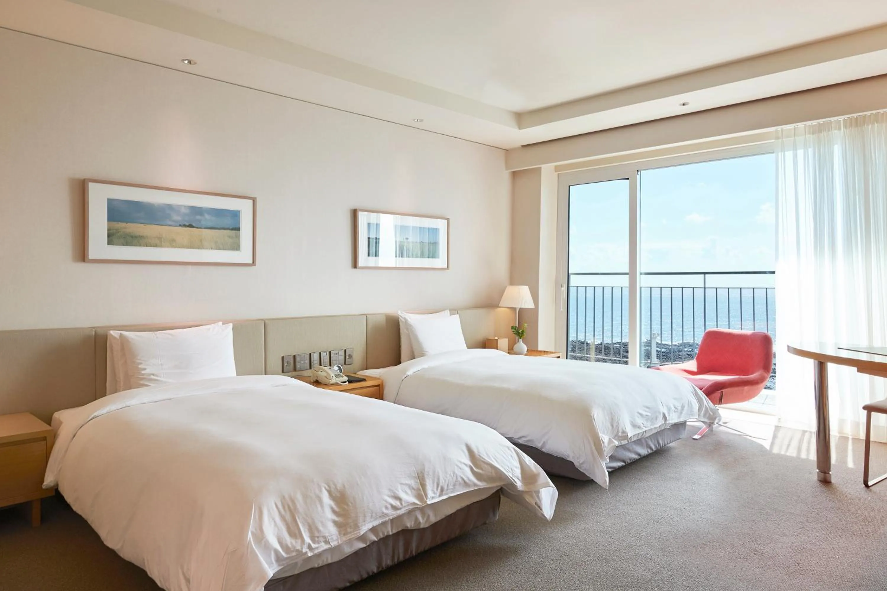 Bedroom, Bed in Haevichi Hotel & Resort Jeju