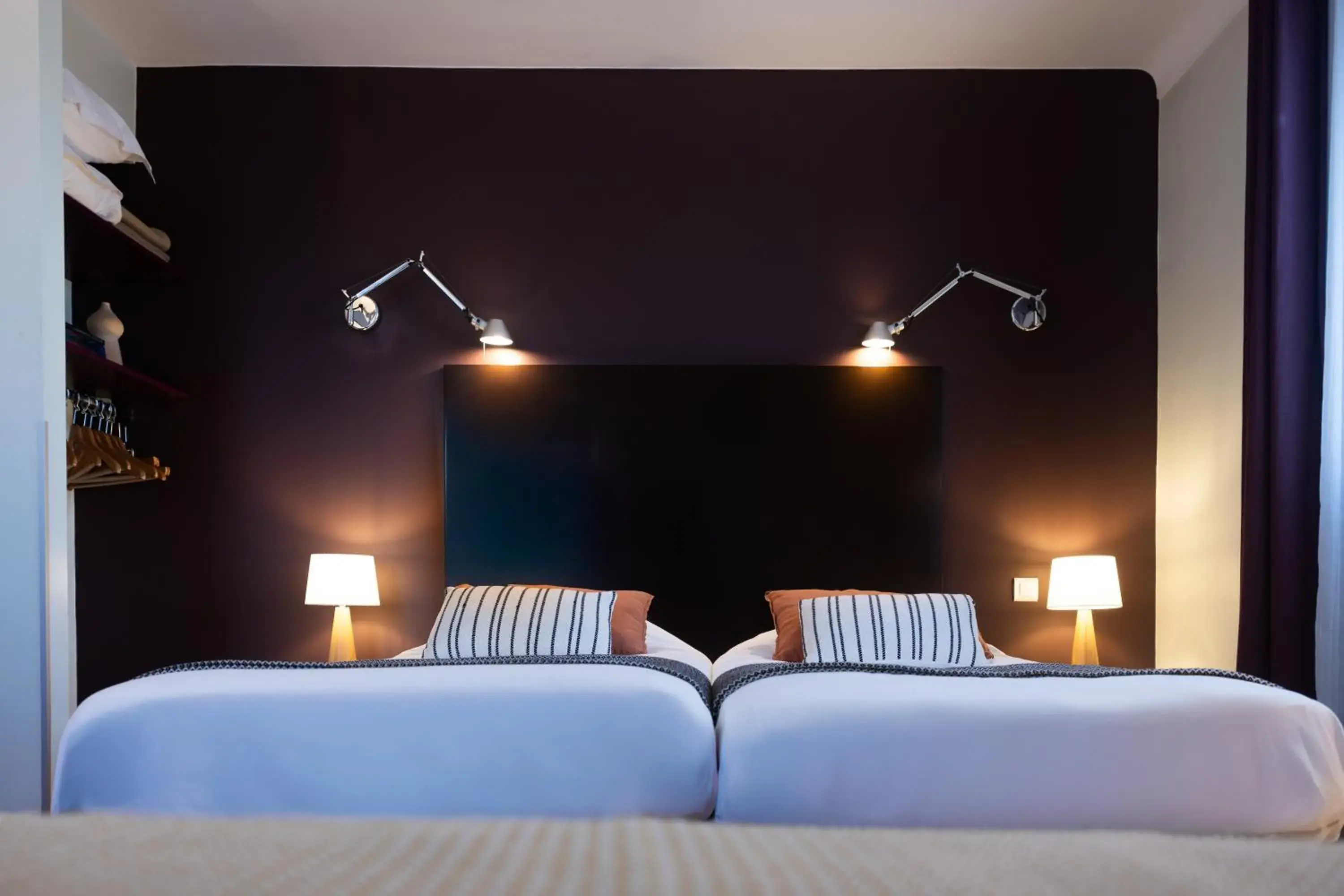 Triple Room "Standard" - Street side in Hôtel les jardins du canal - piscine chauffée - parking - garage - bornes électriques Triple Room "Standard" - Street side in Hôtel les jardins du canal - piscine chauffée - parking - garage - bornes électriques