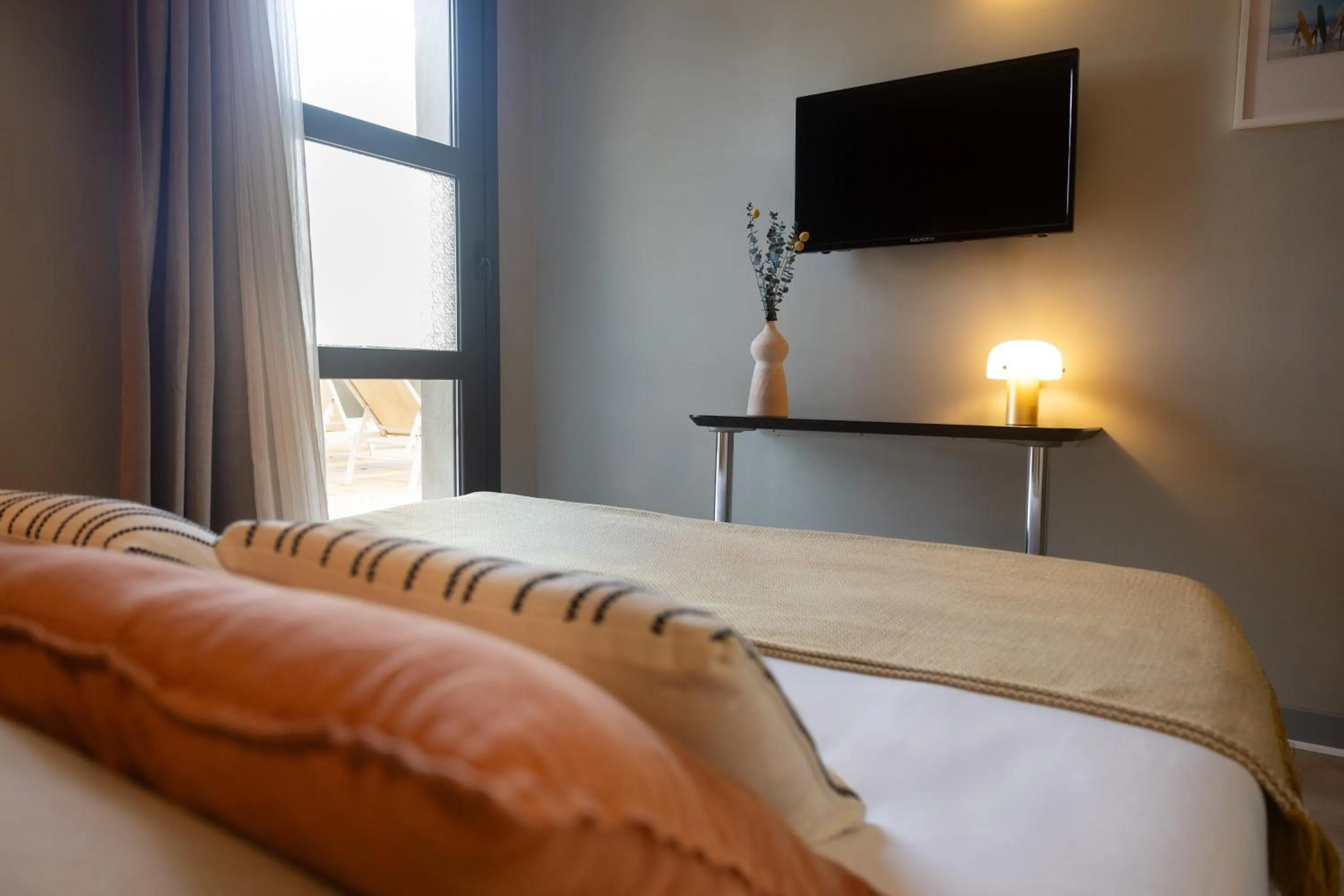 Bedroom, Bed in Hôtel les jardins du canal - solaire eco reponsable - piscine - parking - garage - bornes électriques - accueil vélos - kids friendly