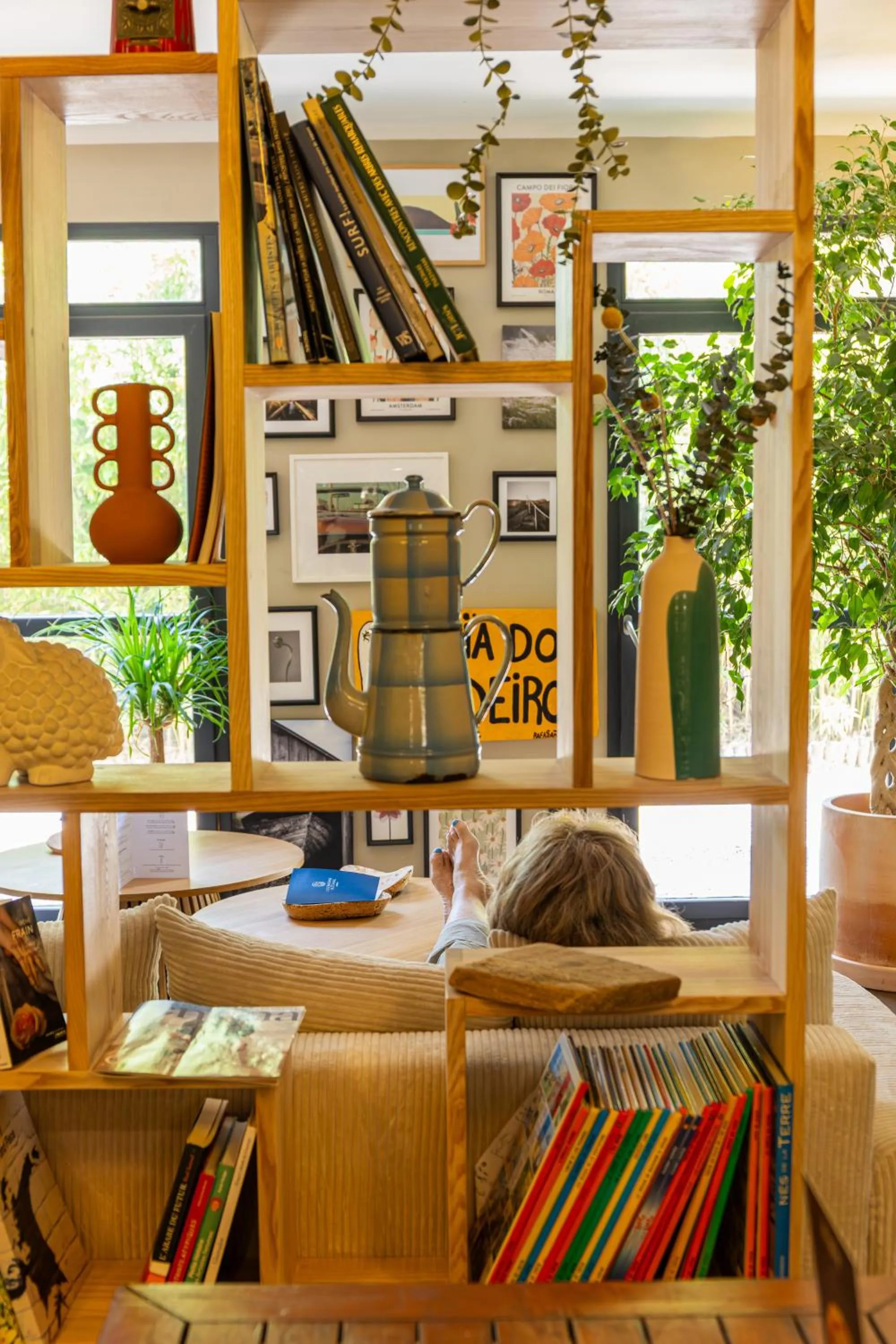 Living room in Hôtel les jardins du canal - piscine chauffée - solaire eco responsable - parking - garage - bornes électriques - accueil vélos - kids friendly