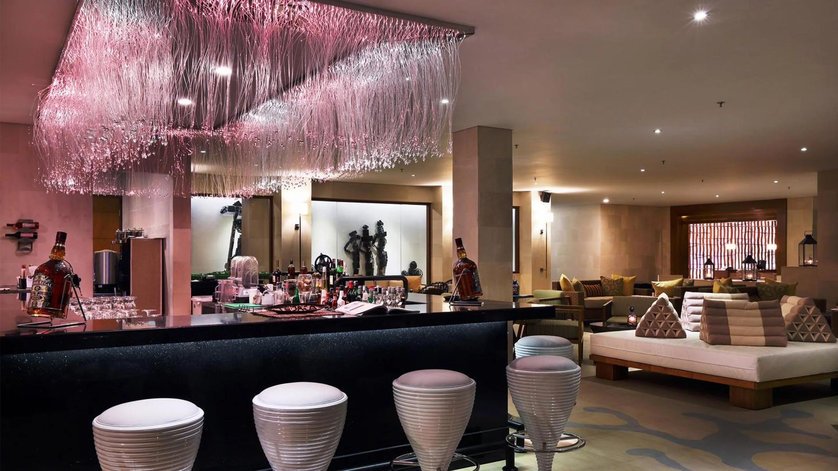 Lounge or bar in Samabe Bali Suites & Villas