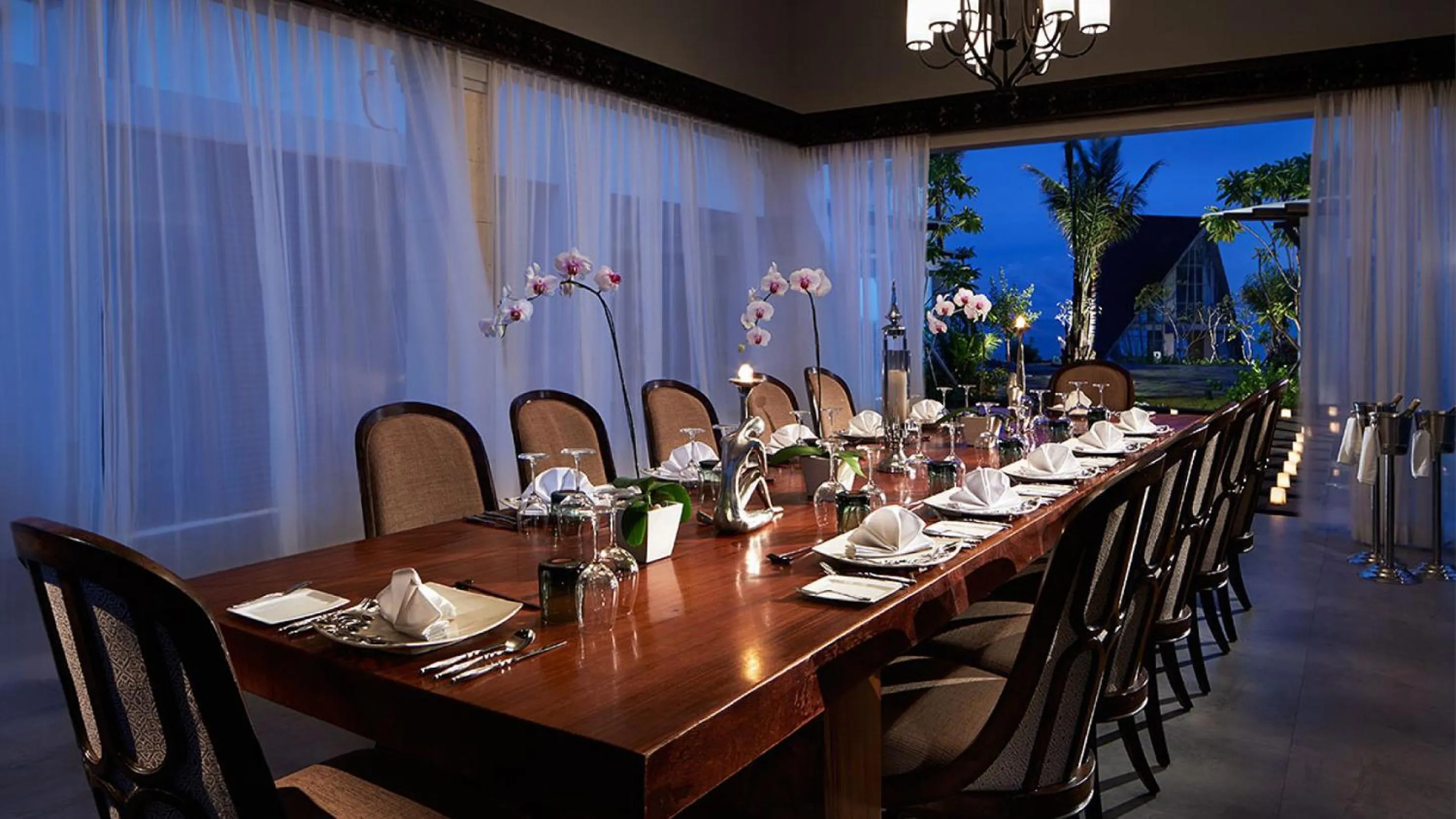 Dining area in Samabe Bali Suites & Villas