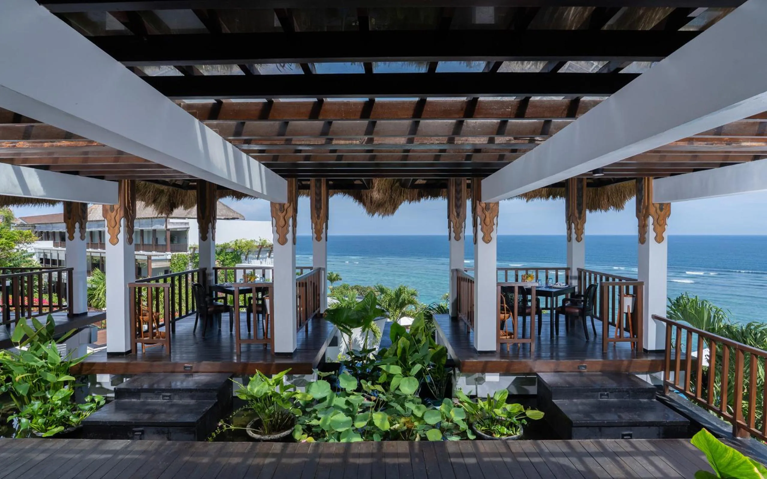 Restaurant/places to eat in Samabe Bali Suites & Villas