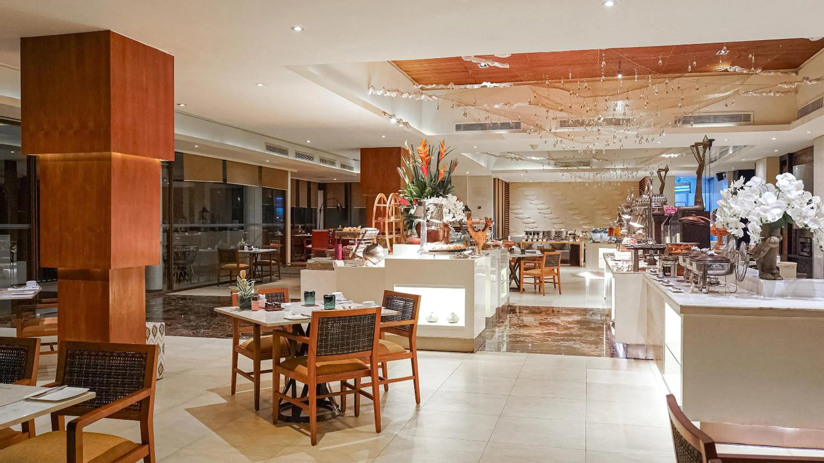 Restaurant/places to eat in Samabe Bali Suites & Villas