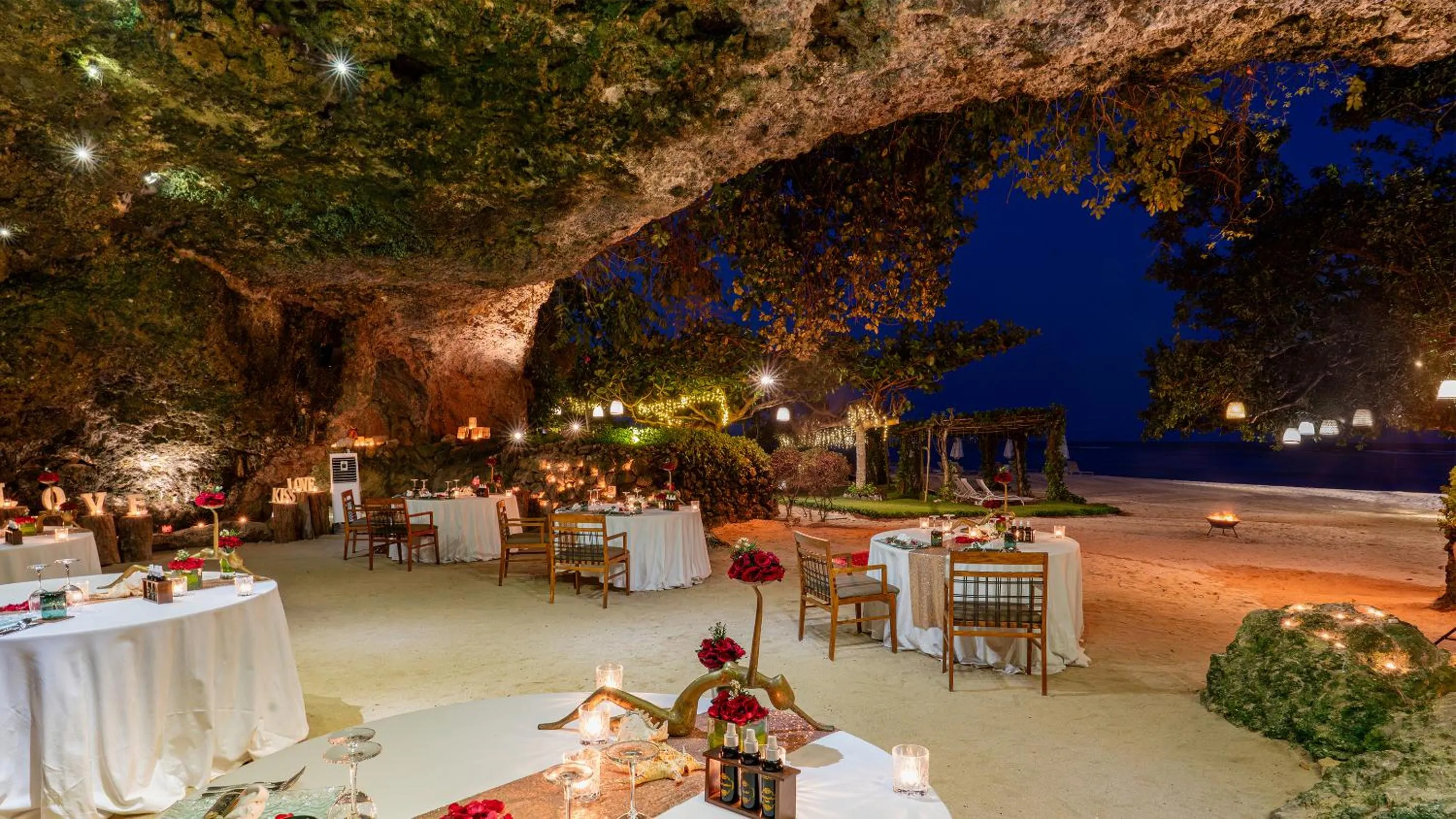 Dining area in Samabe Bali Suites & Villas