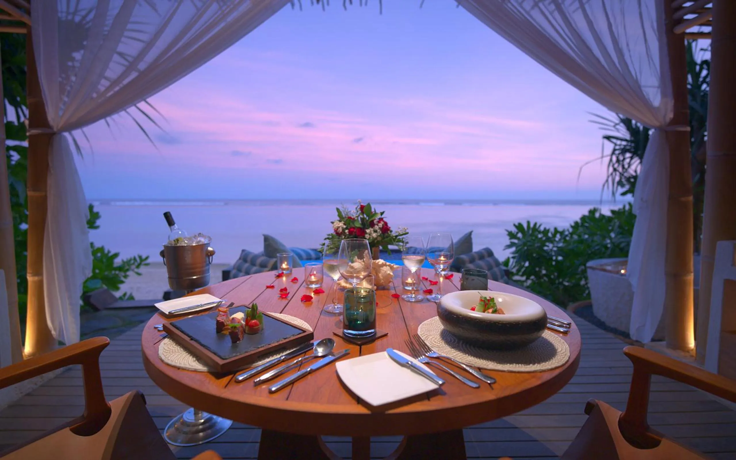Dining area in Samabe Bali Suites & Villas