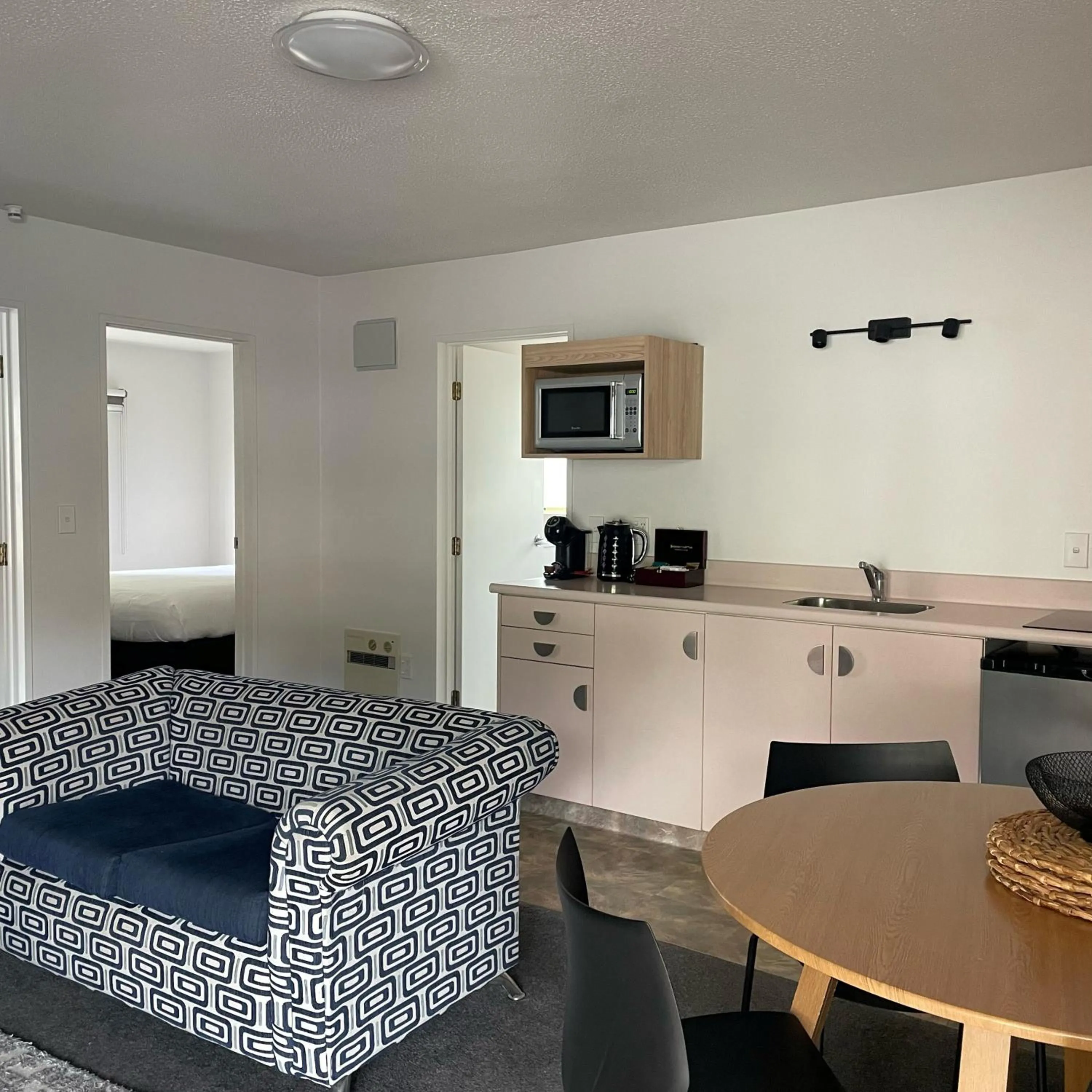 Living room in Apex Motorlodge