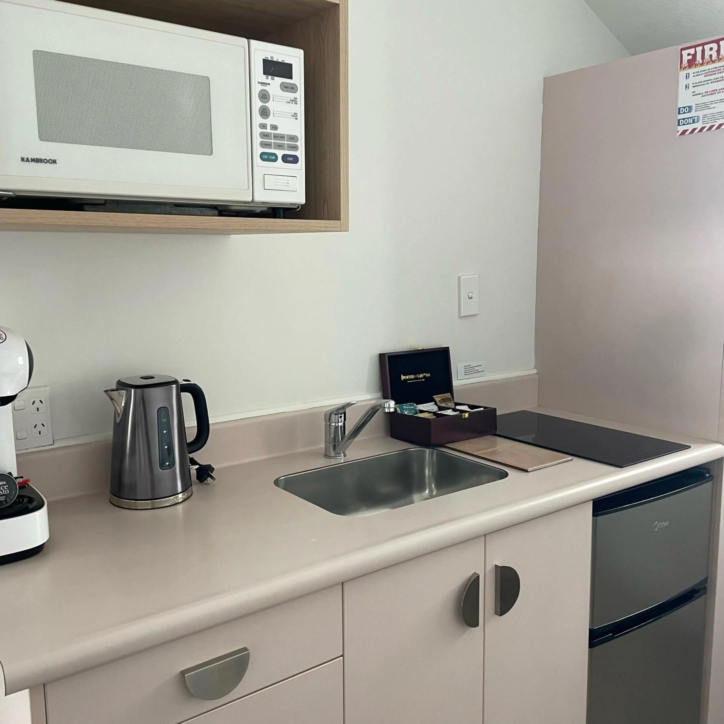 kitchen in Apex Motorlodge