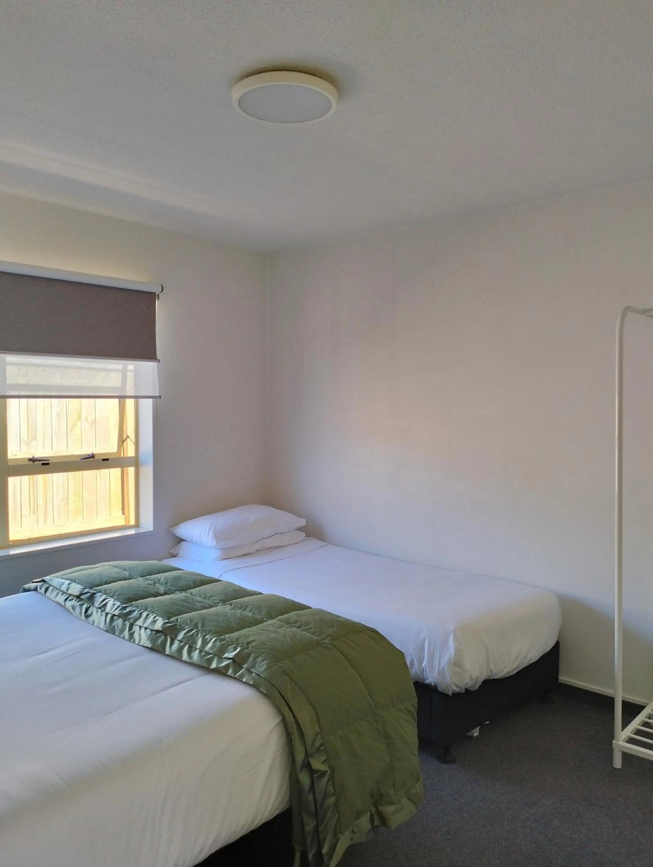 Bedroom, Bed in Apex Motorlodge