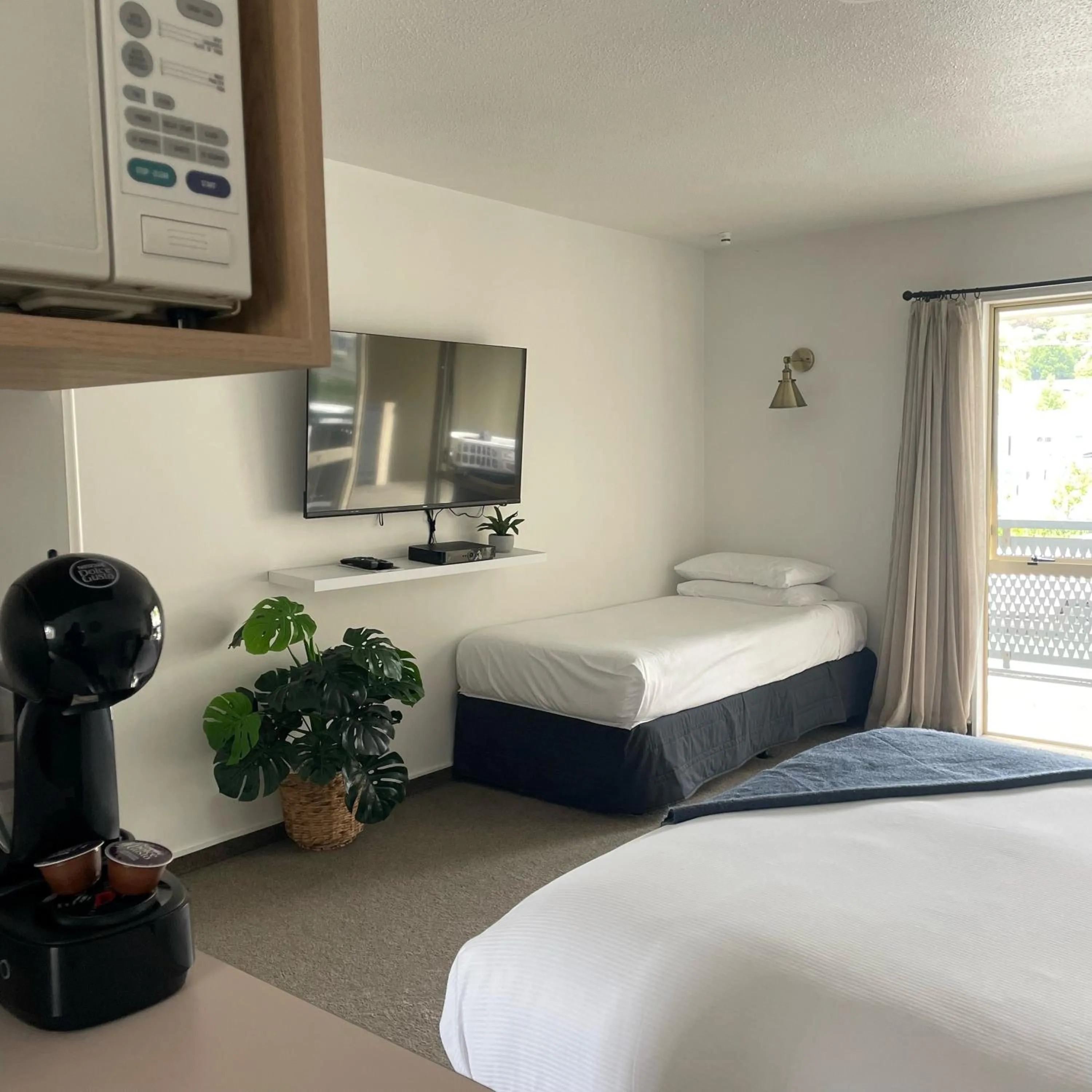 Bedroom, Bed in Apex Motorlodge