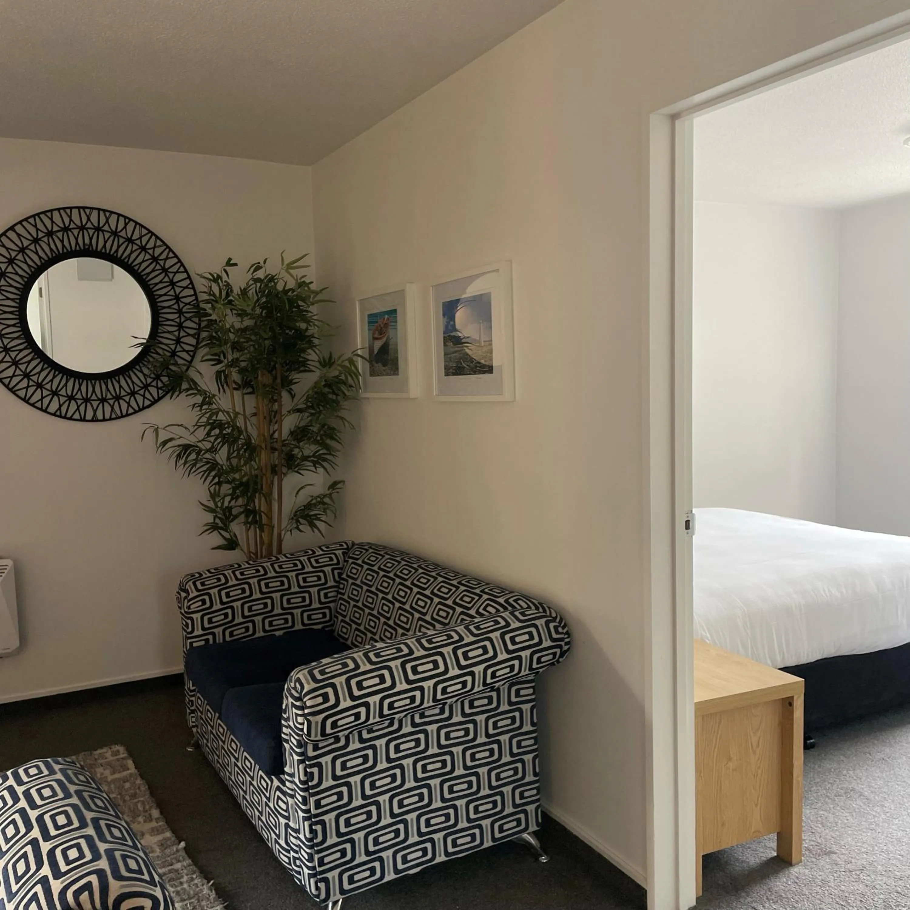 Living room, Bed in Apex Motorlodge