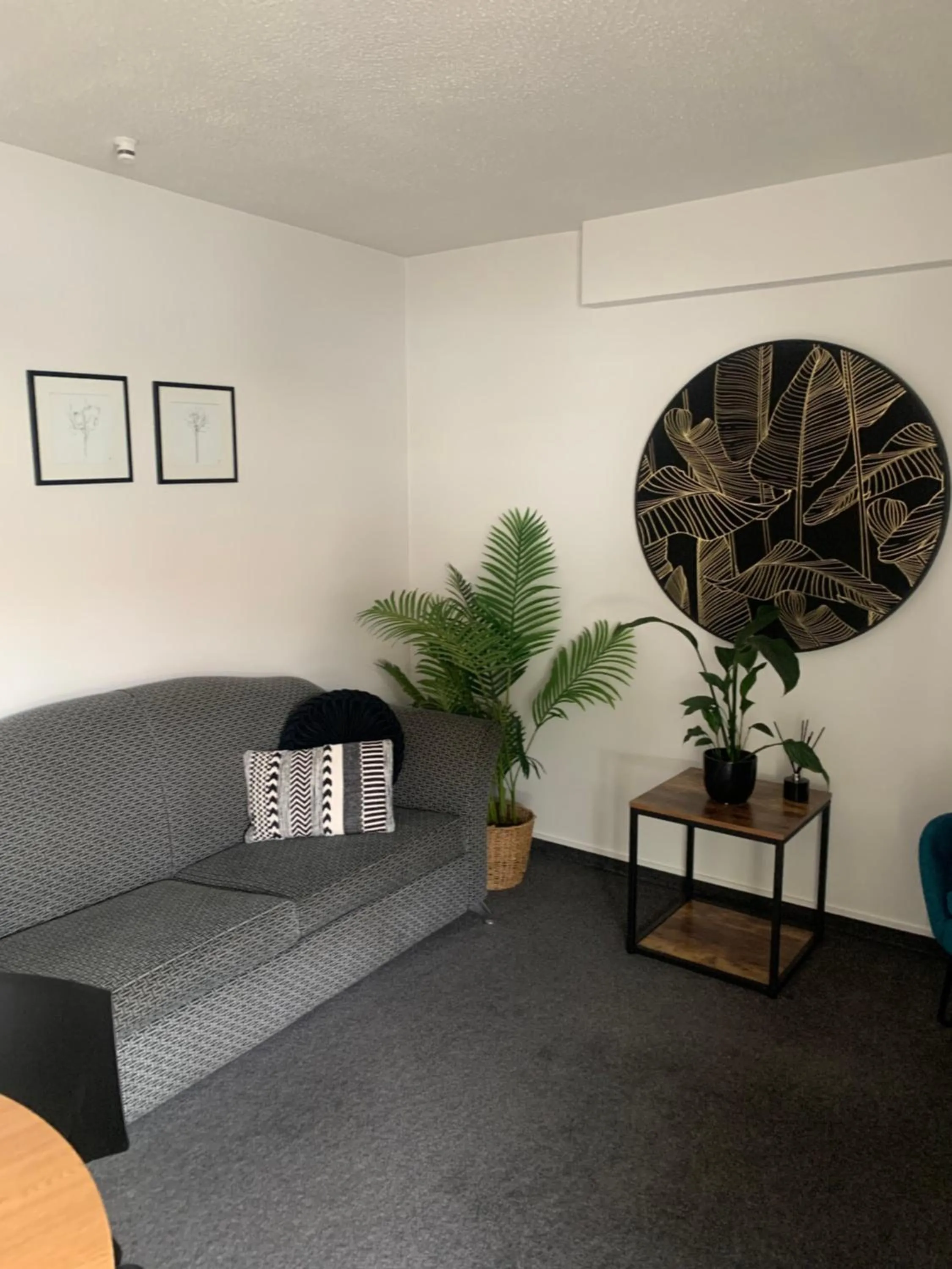 Seating area in Apex Motorlodge