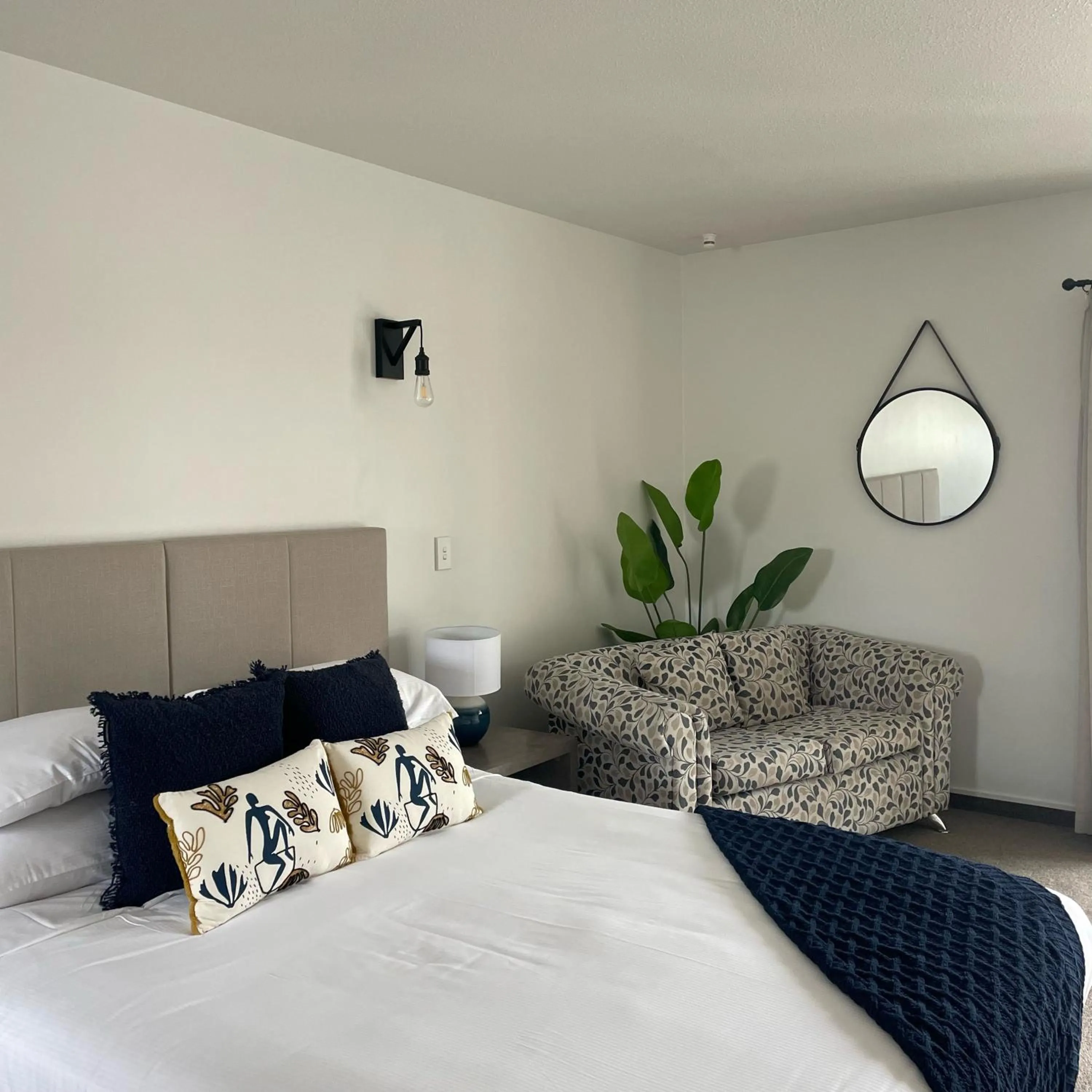 Living room, Bed in Apex Motorlodge