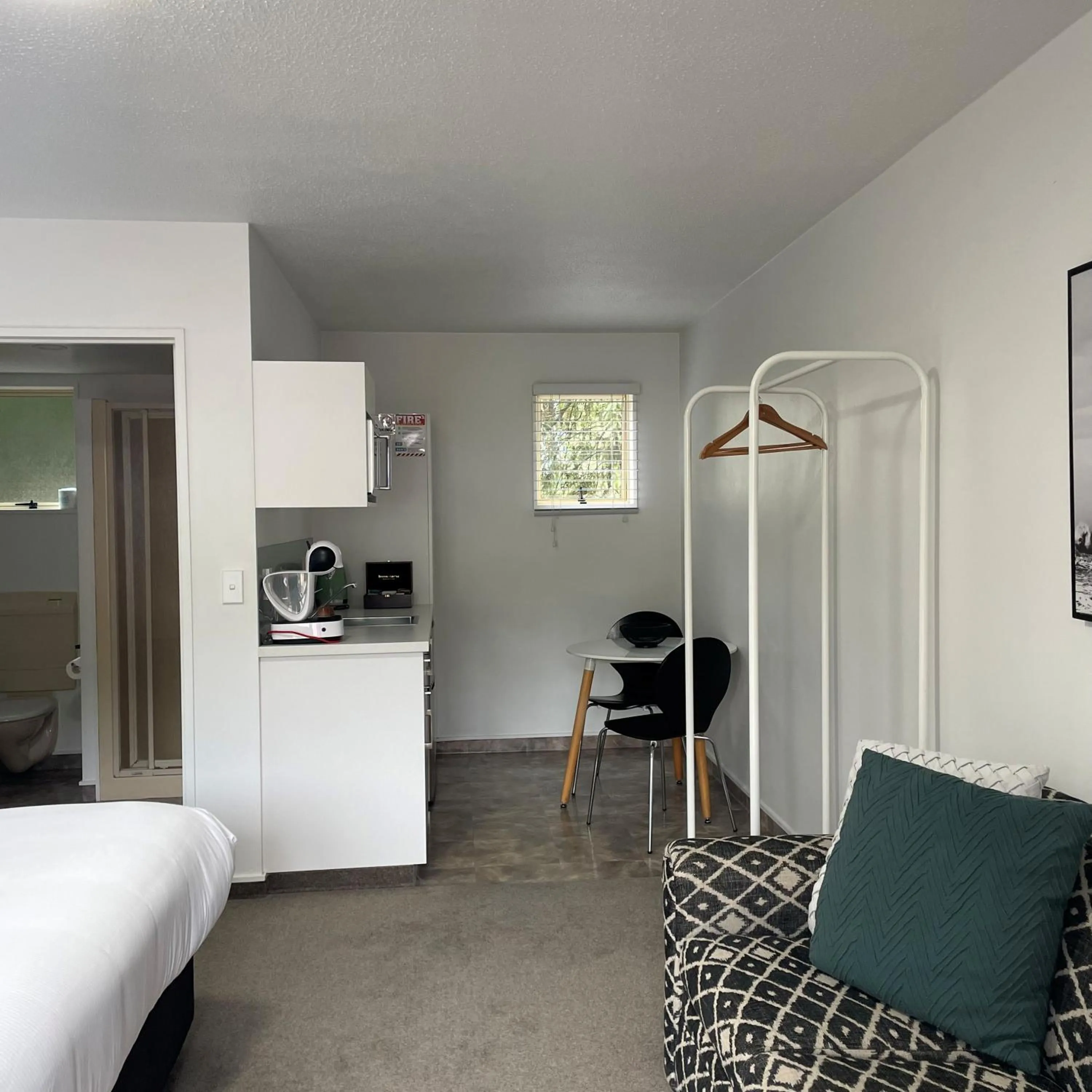 Living room, Bed in Apex Motorlodge