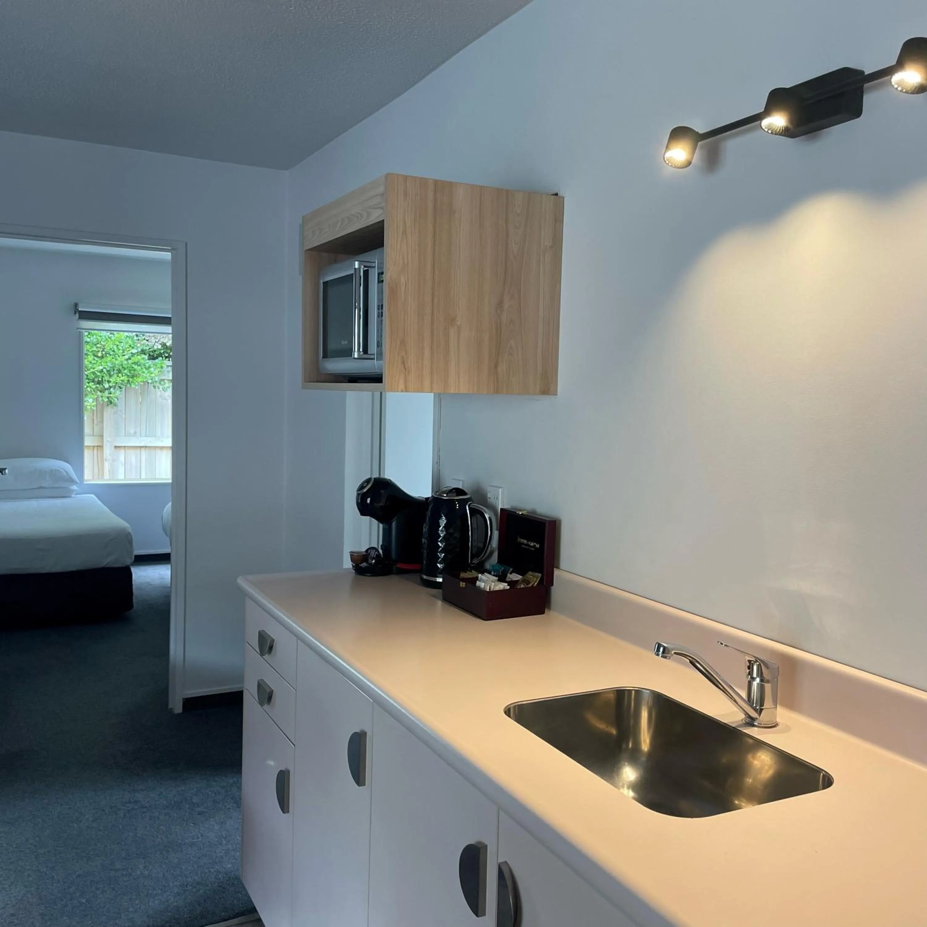 kitchen, Bed in Apex Motorlodge