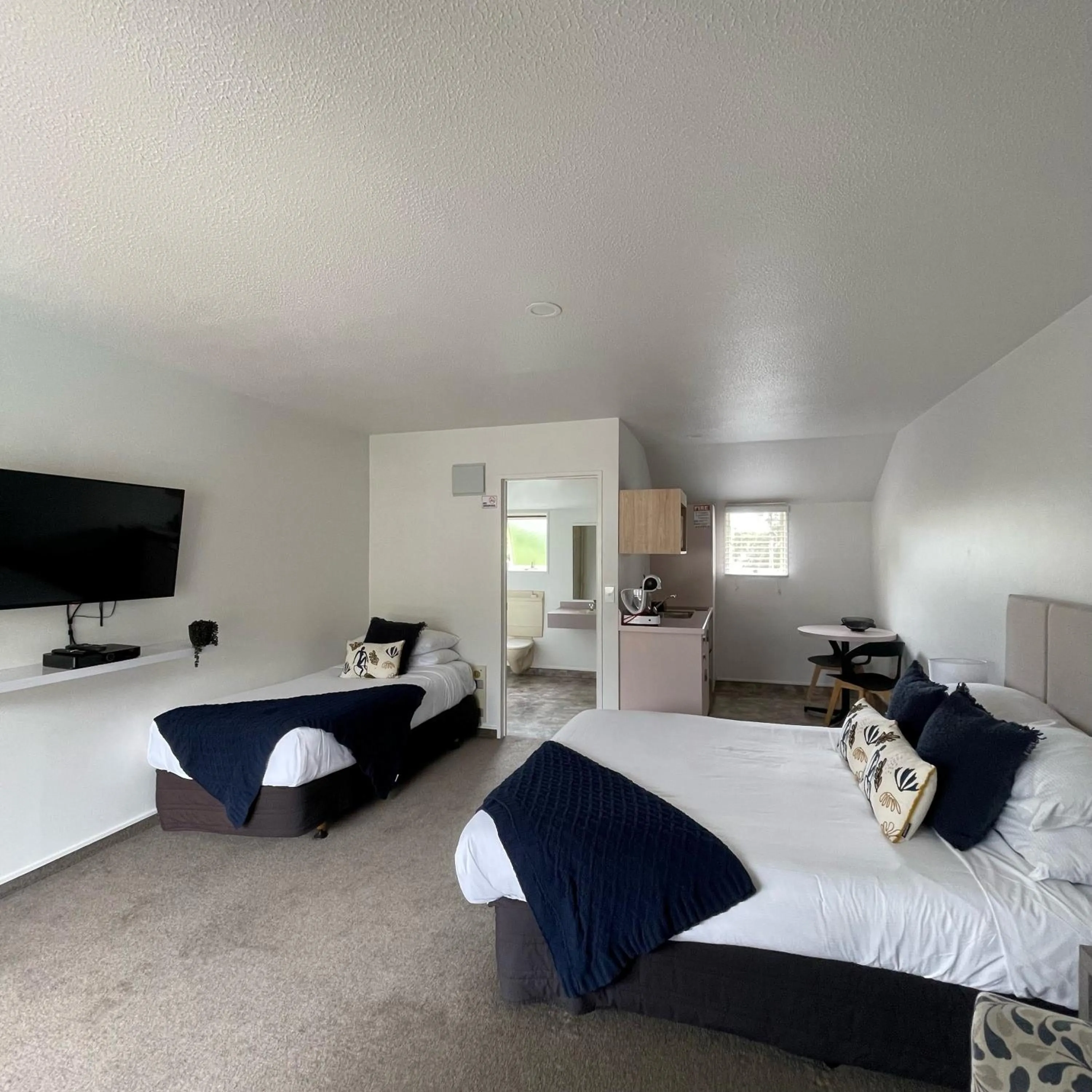 Bedroom, Bed in Apex Motorlodge