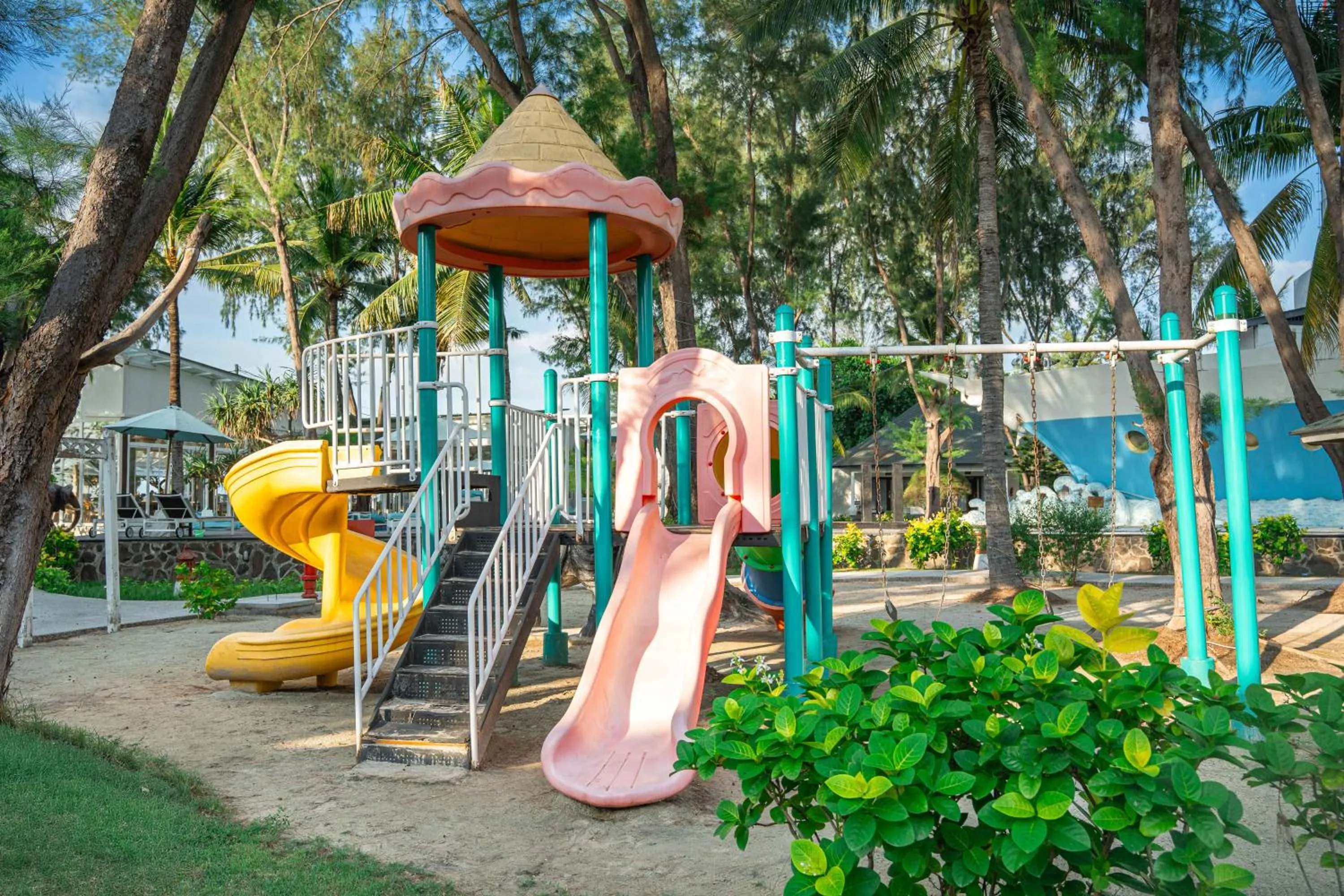 Children play ground in Jambuluwuk Oceano Gili Trawangan