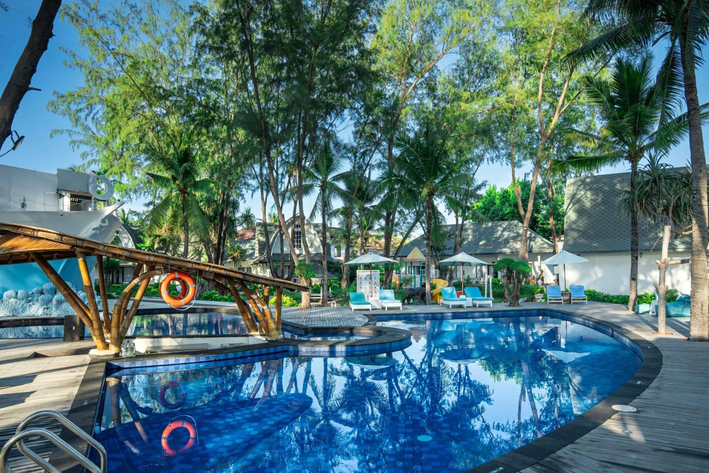 Pool view in Jambuluwuk Oceano Gili Trawangan