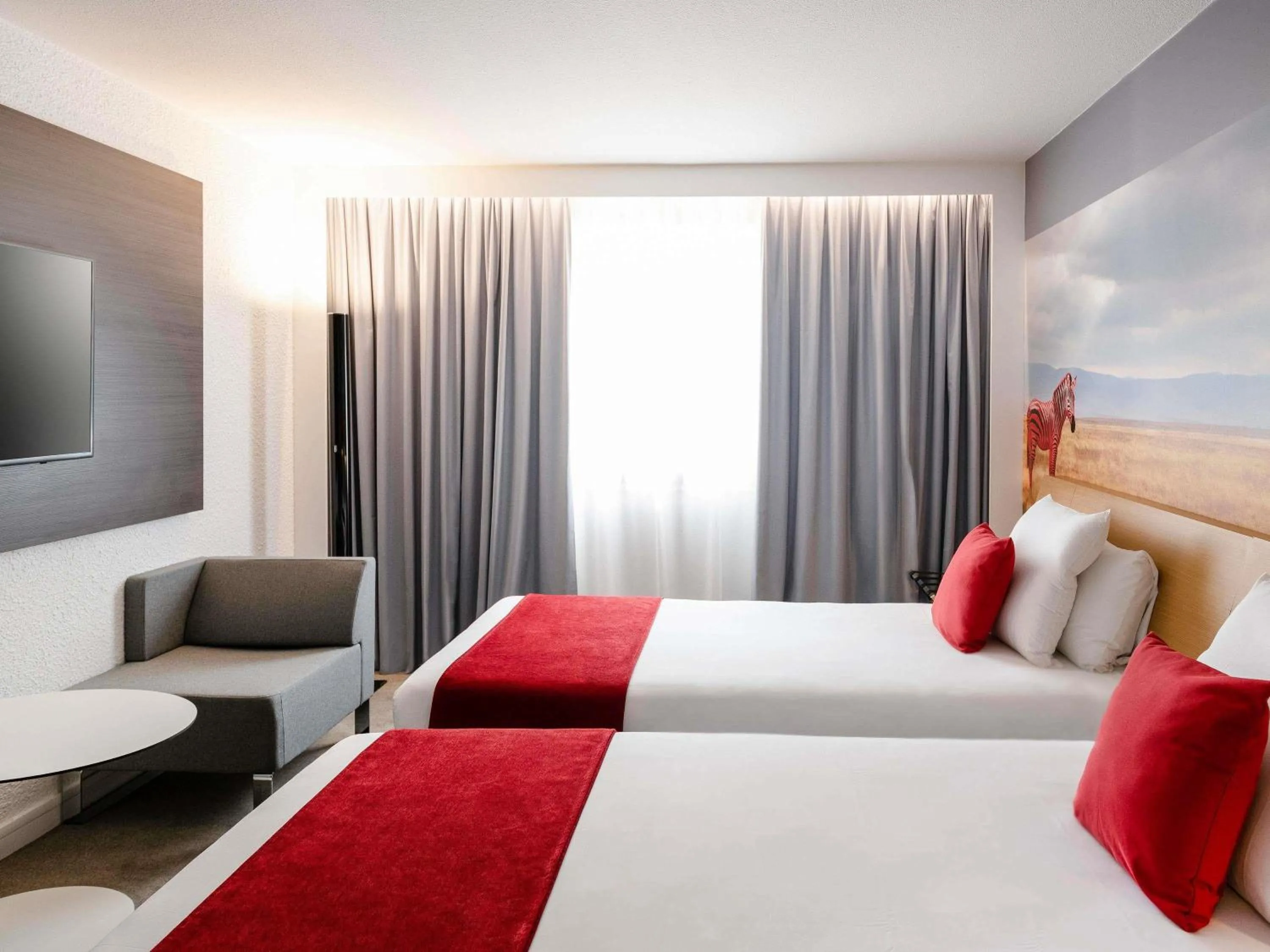 Bedroom, Bed in Novotel Lyon Gerland Musée des Confluences