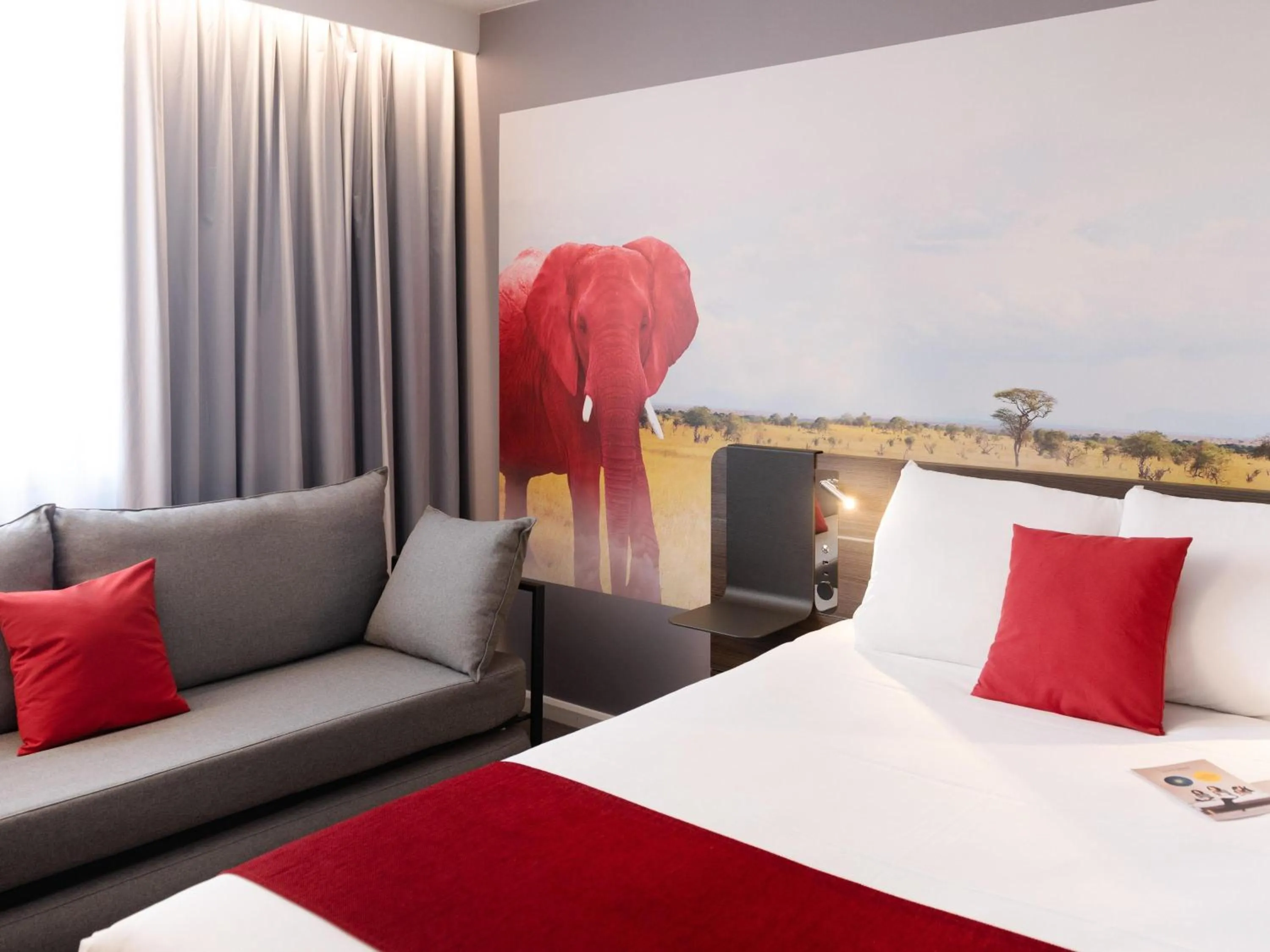 Bedroom, Bed in Novotel Lyon Gerland Musée des Confluences