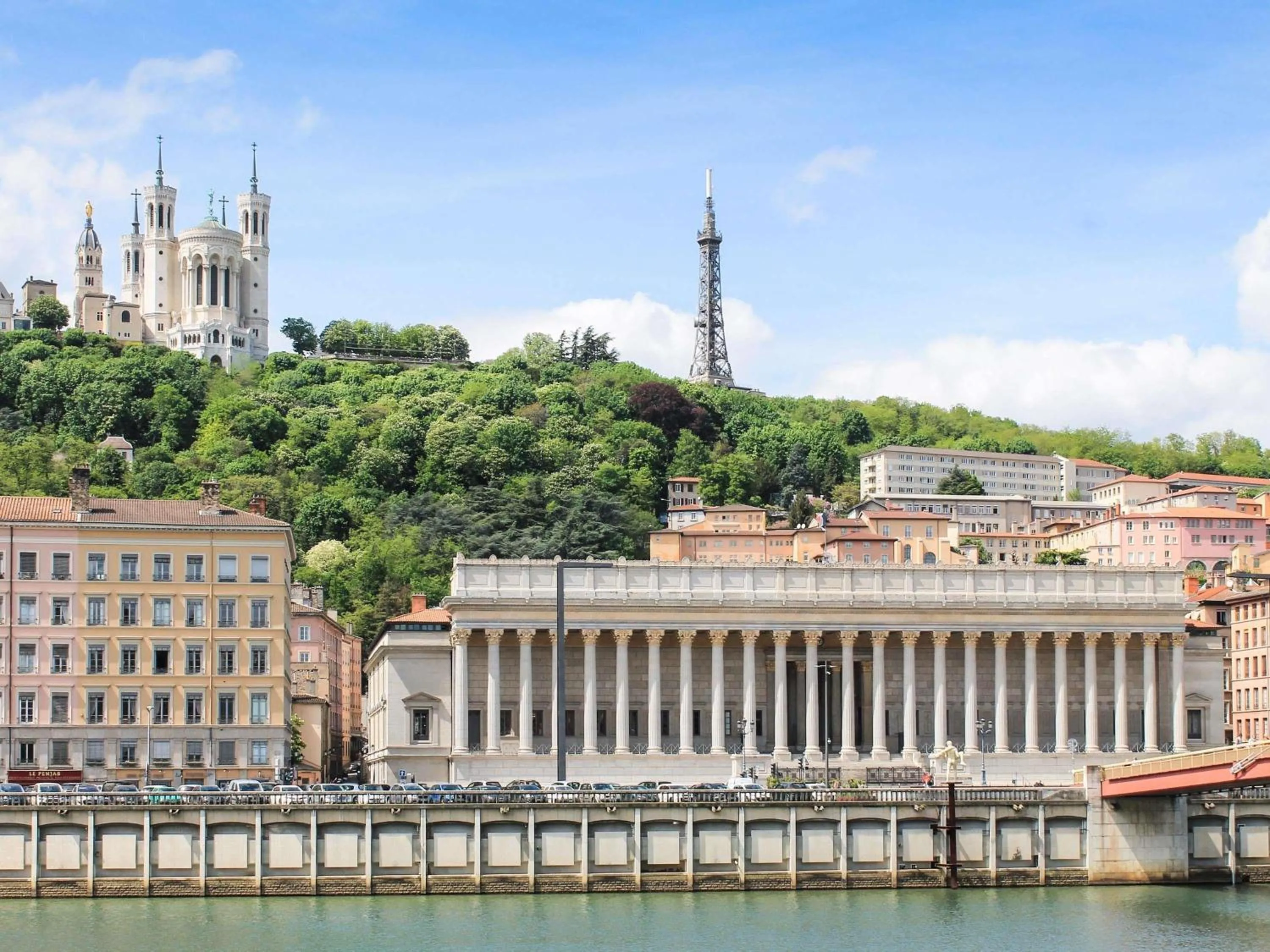 Property building in Novotel Lyon Gerland Musée des Confluences