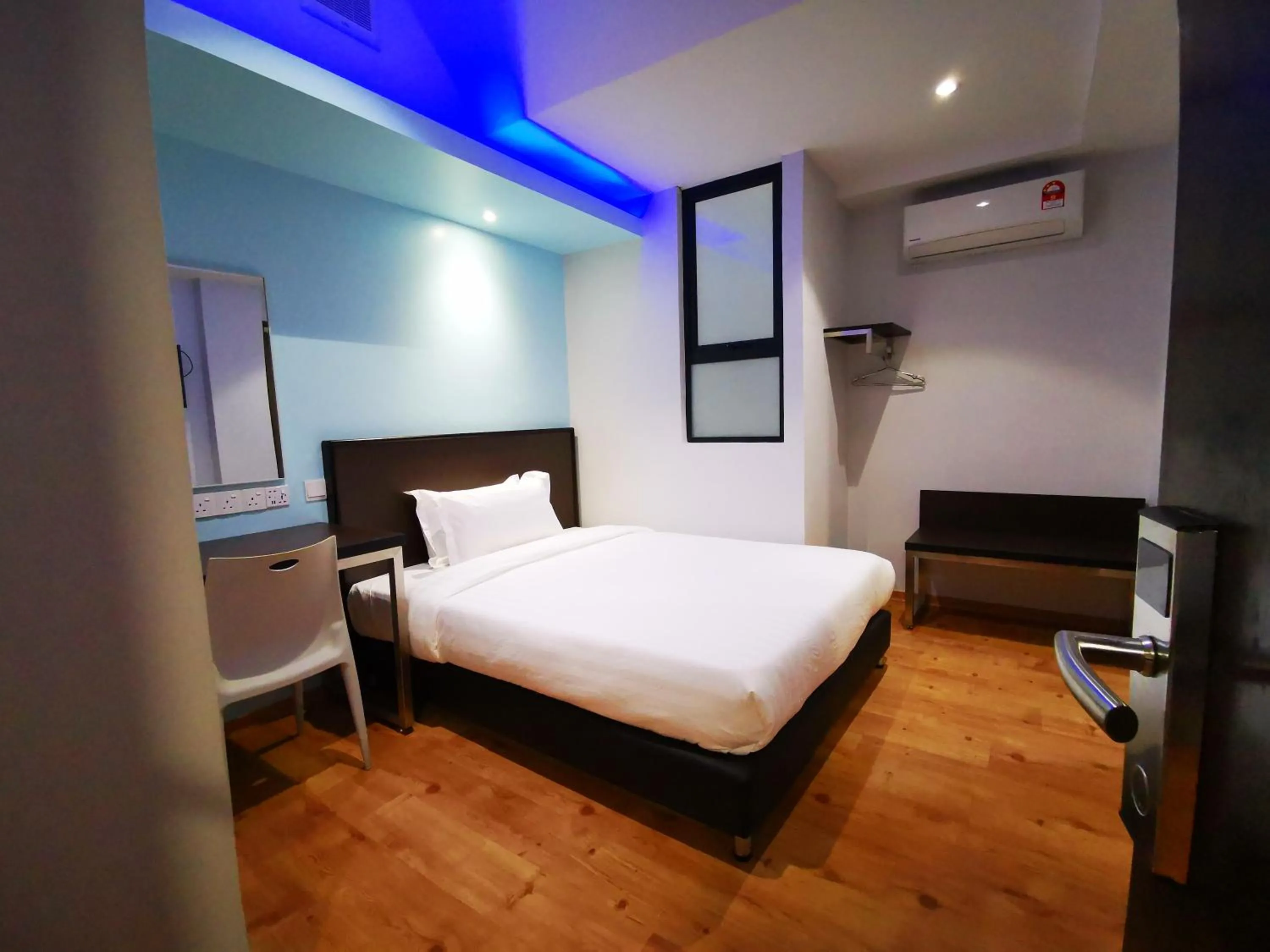 Photo of the whole room, Bed in D'Green Hotel Kuching