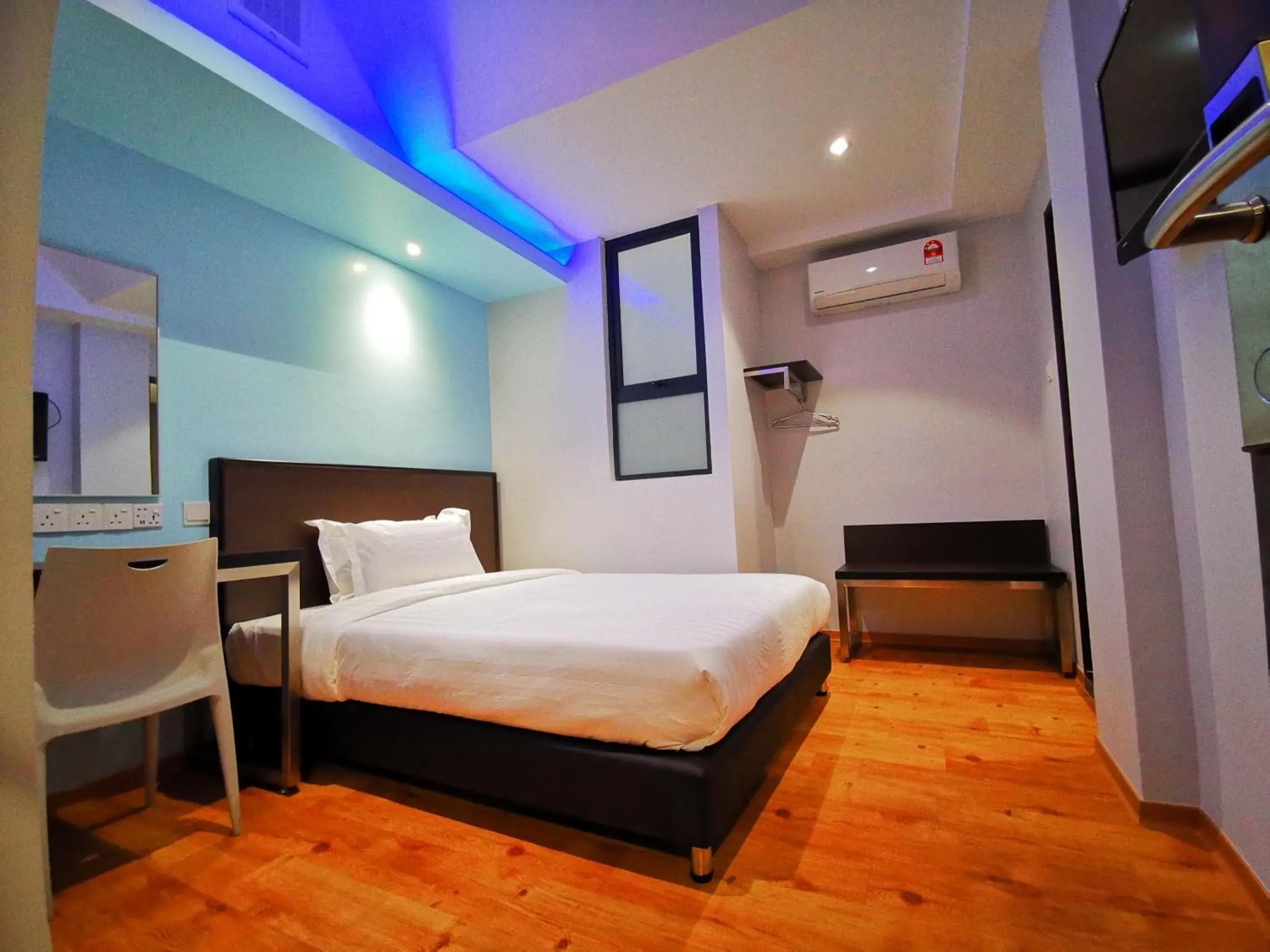 Standard Queen Room - Internal Window in D'Green Hotel Kuching Standard Queen Room - Internal Window in D'Green Hotel Kuching