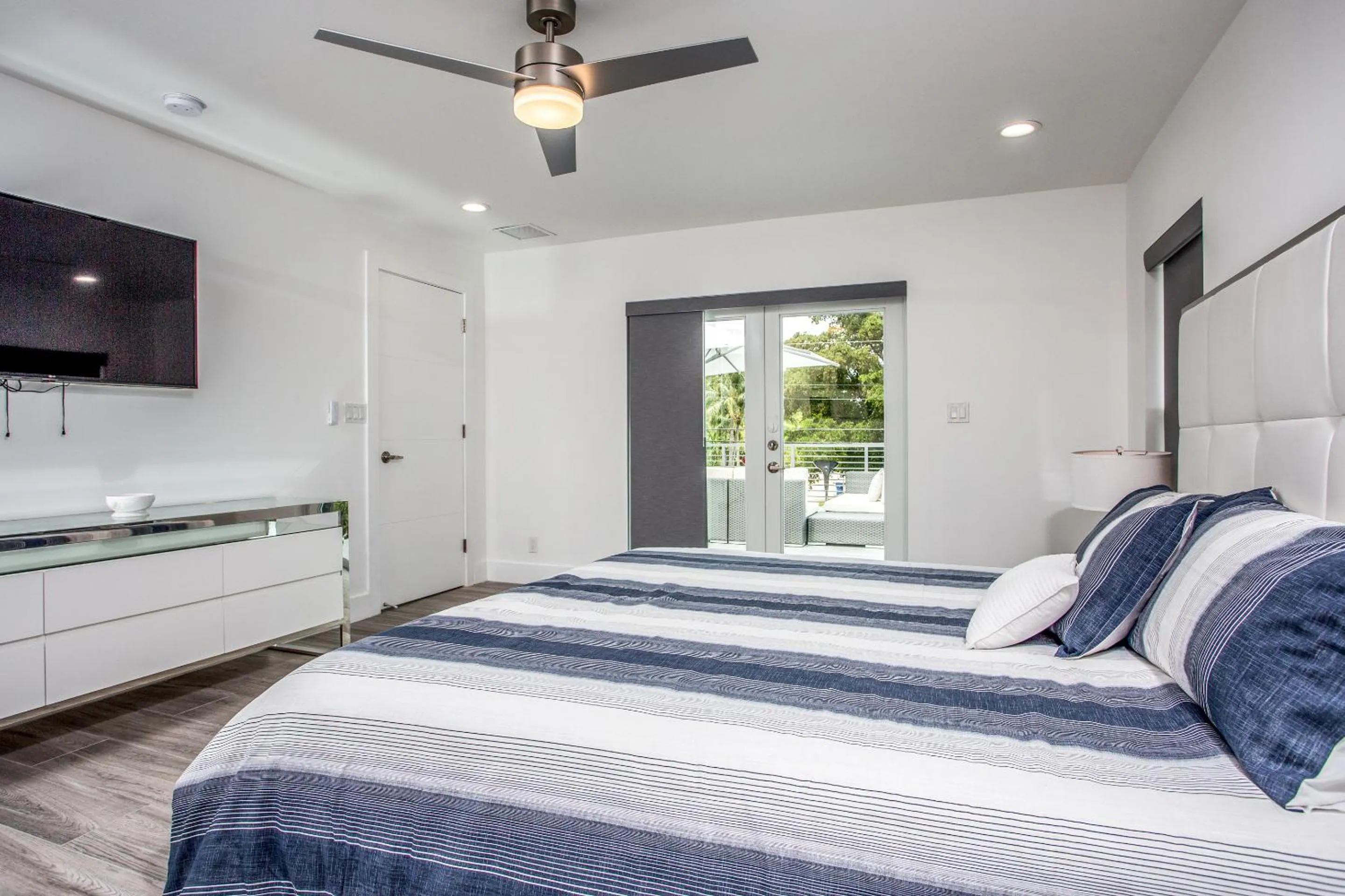 Bed in CASA HERMÈS Wilton Manor - Gay Guesthouse