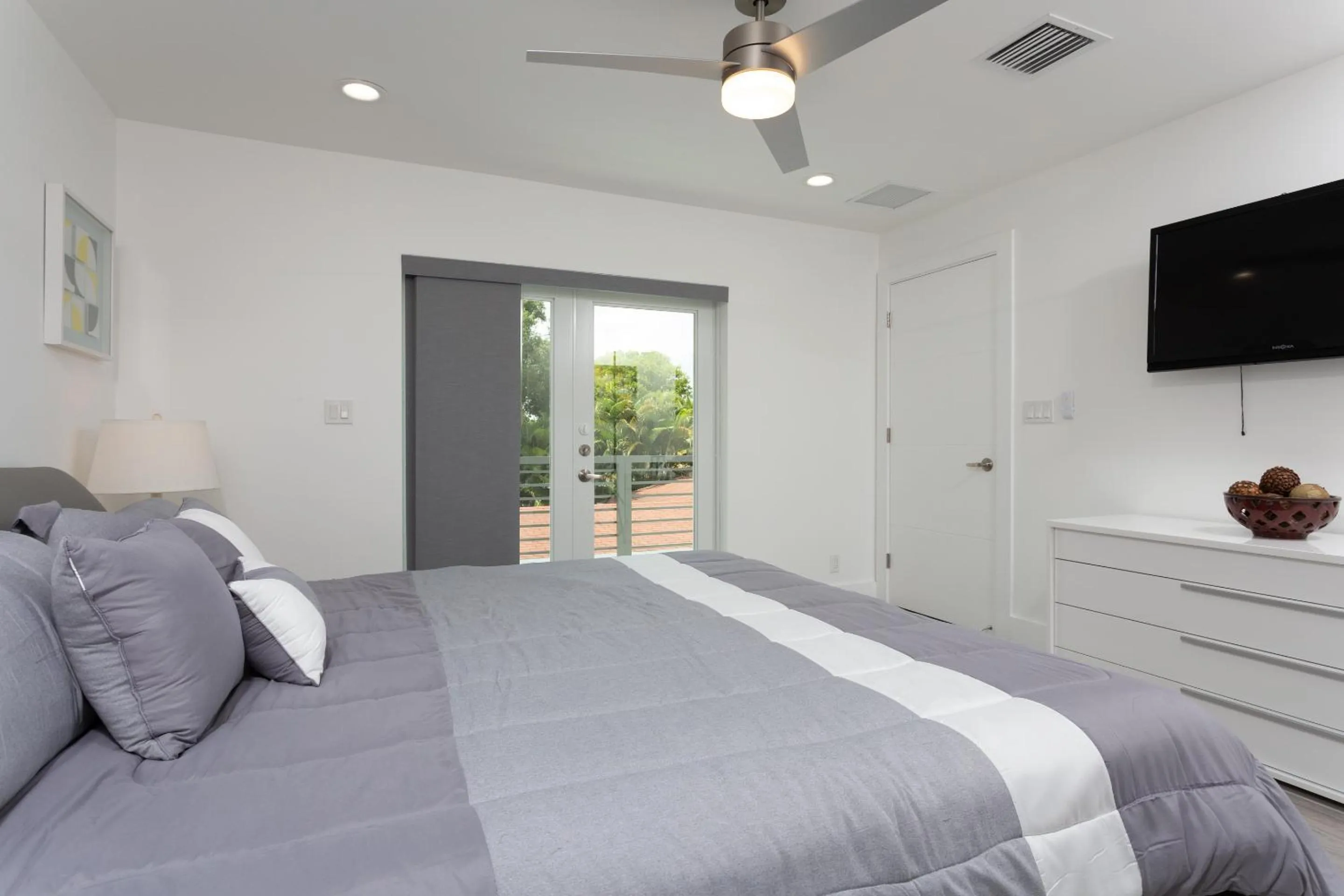 Bed in CASA HERMÈS Wilton Manor - Gay Guesthouse