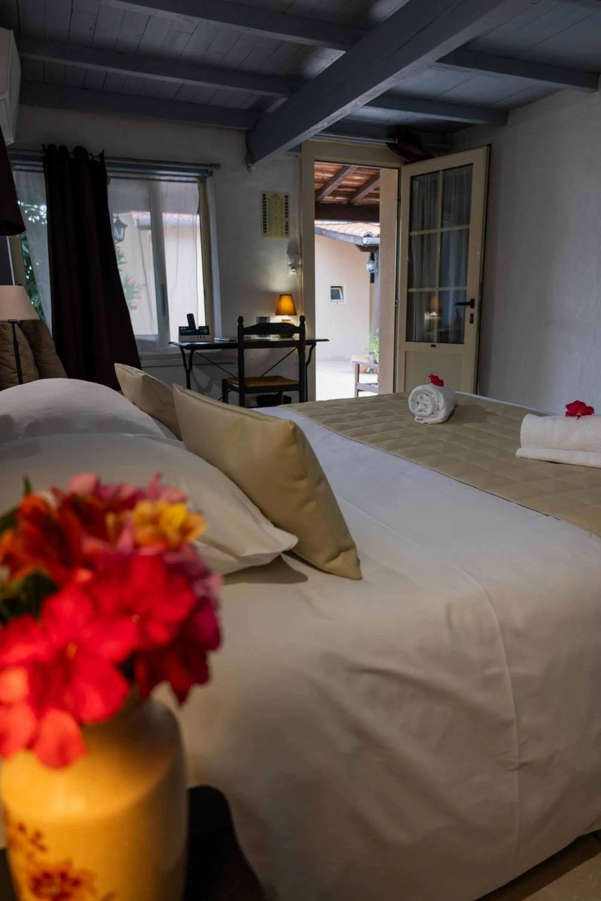 Bed in Logis des Crêtes de Pignols