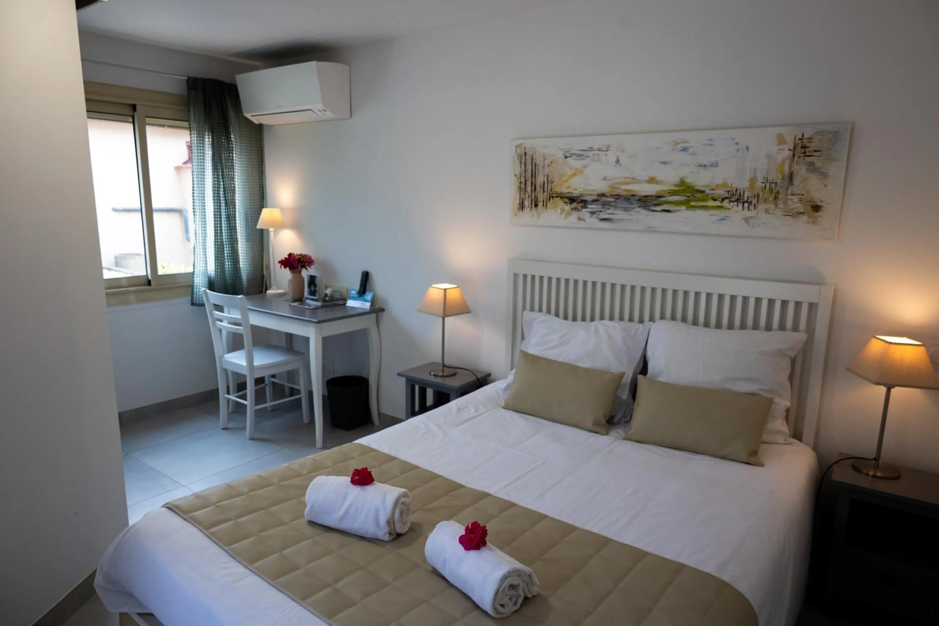 Bed in Logis des Crêtes de Pignols