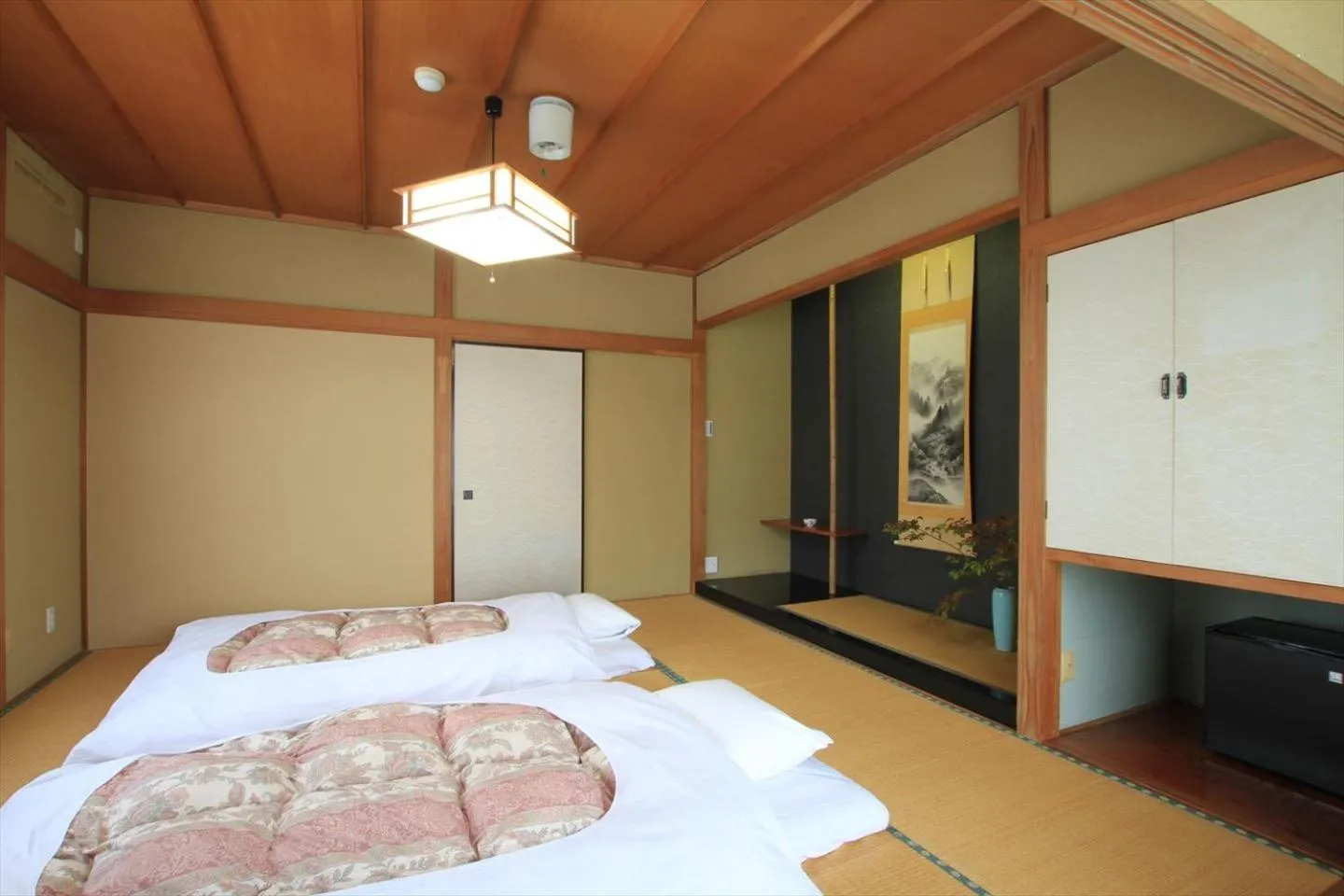 Photo of the whole room, Bed in Onsen & Garden -Asante Inn-