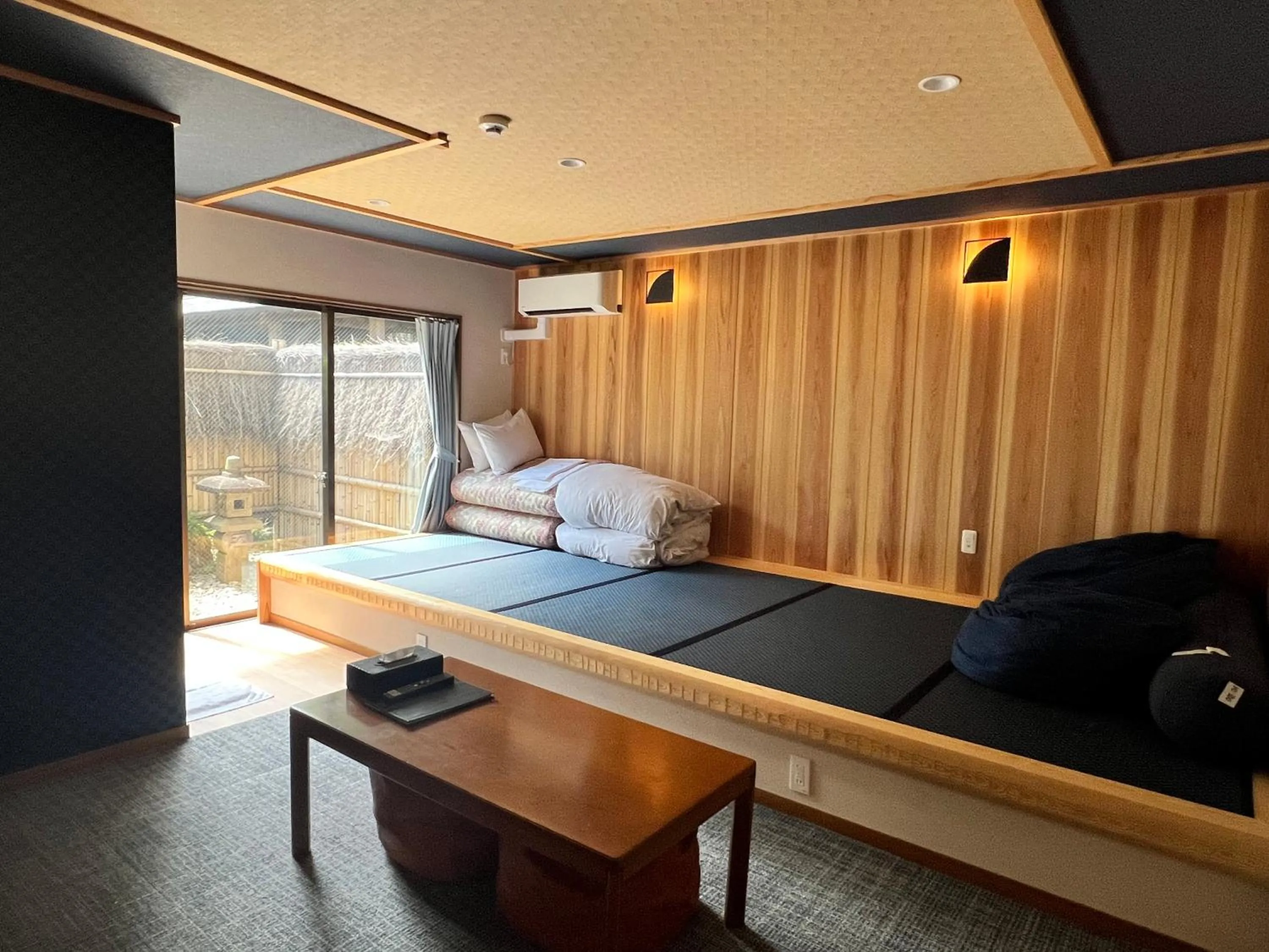 Bed in Onsen & Garden -Asante Inn-