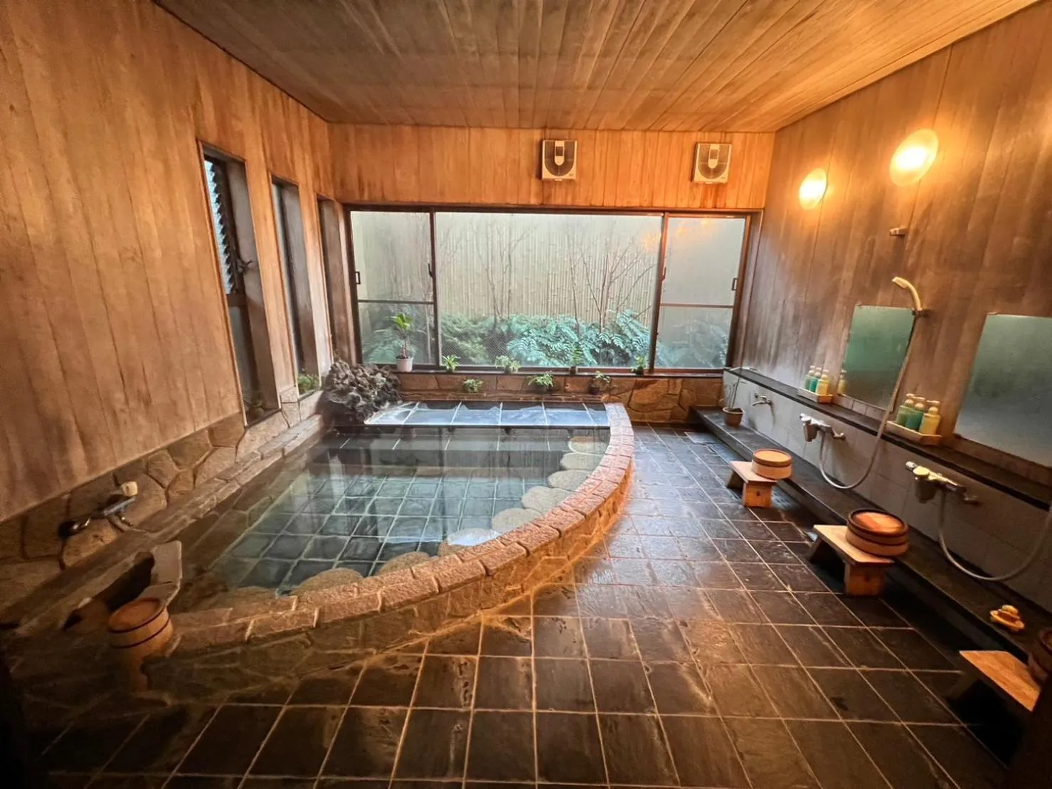 Hot Spring Bath in Onsen & Garden -Asante Inn-