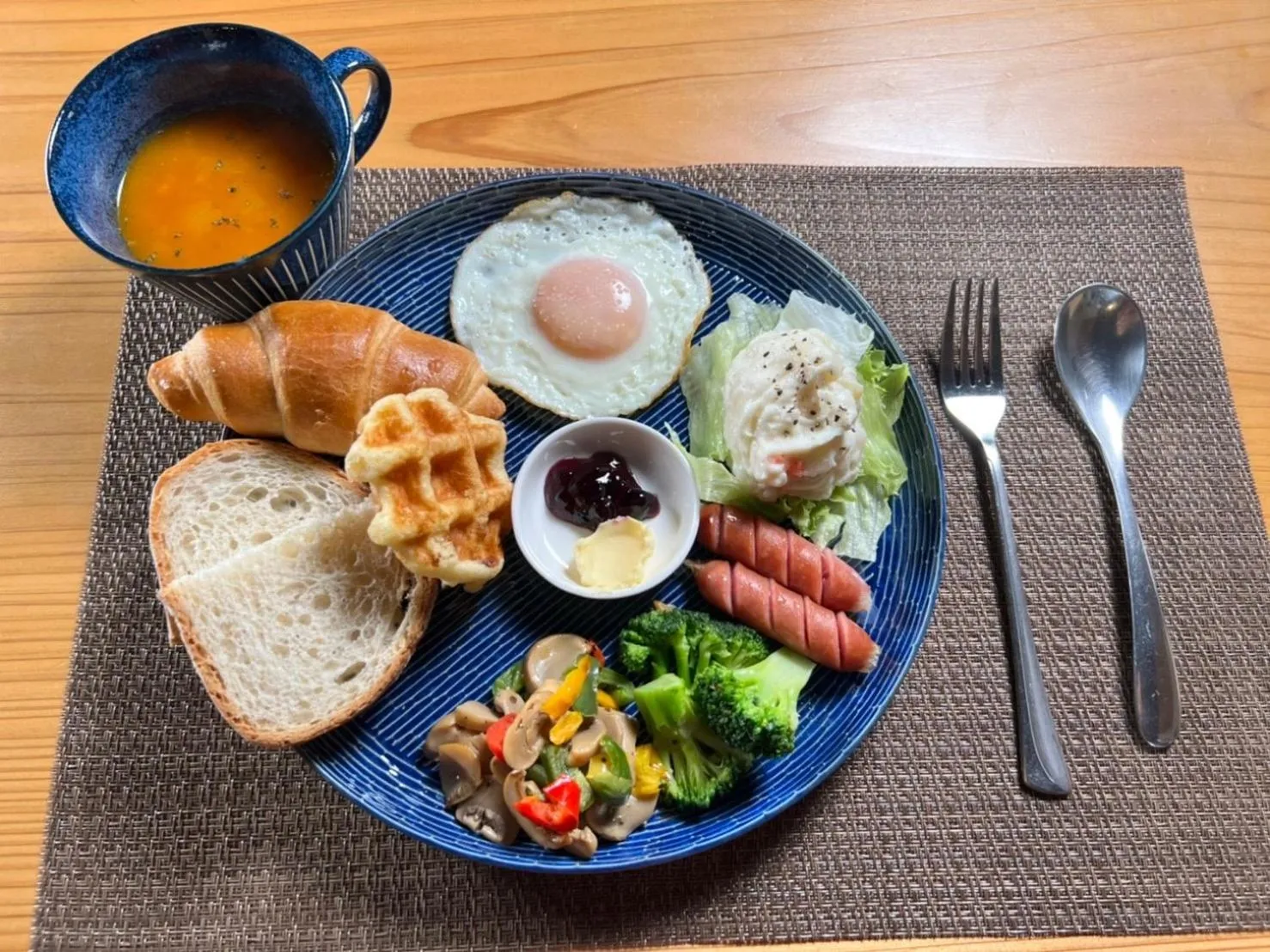 Breakfast in Onsen & Garden -Asante Inn-