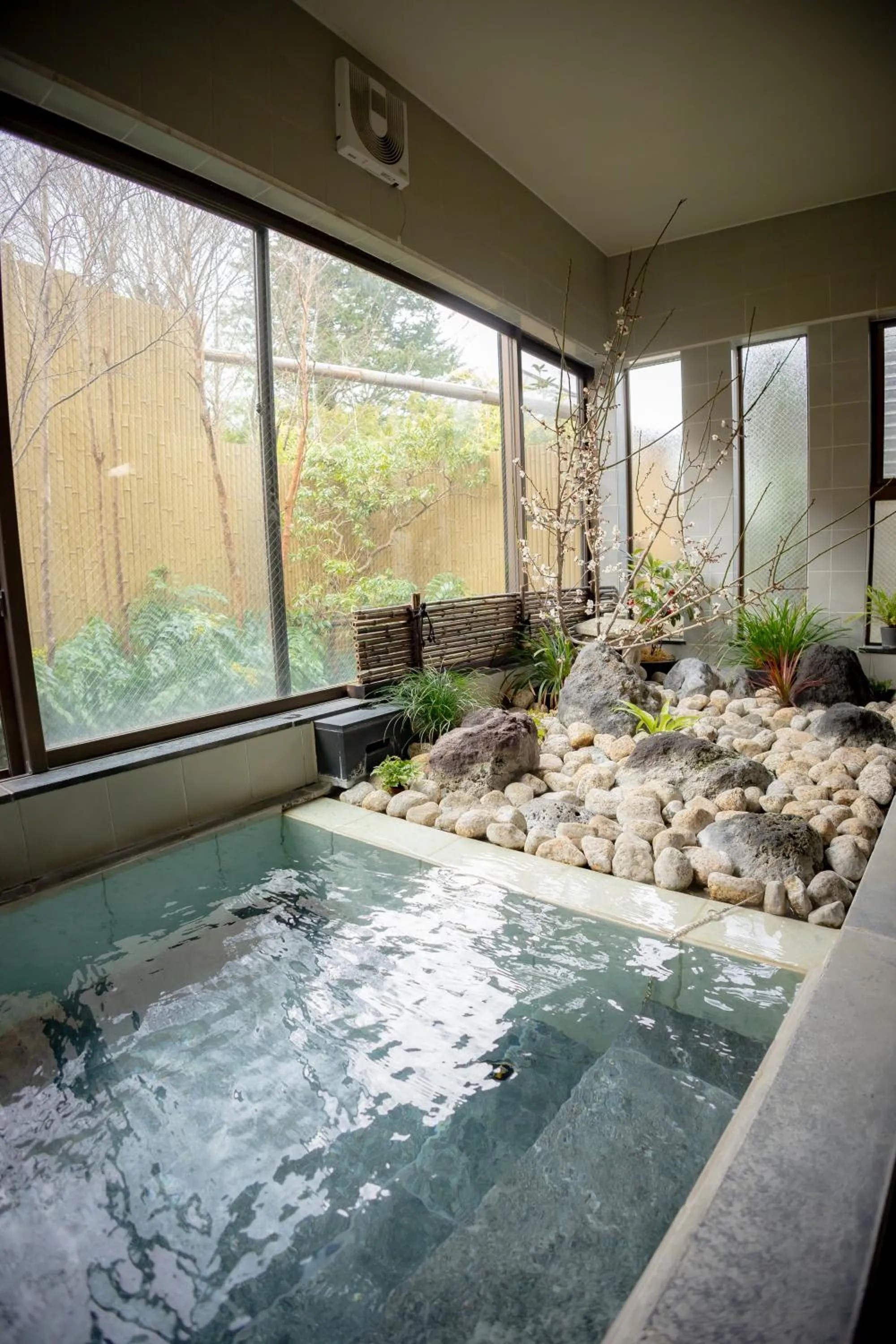 Hot Spring Bath in Onsen & Garden -Asante Inn-
