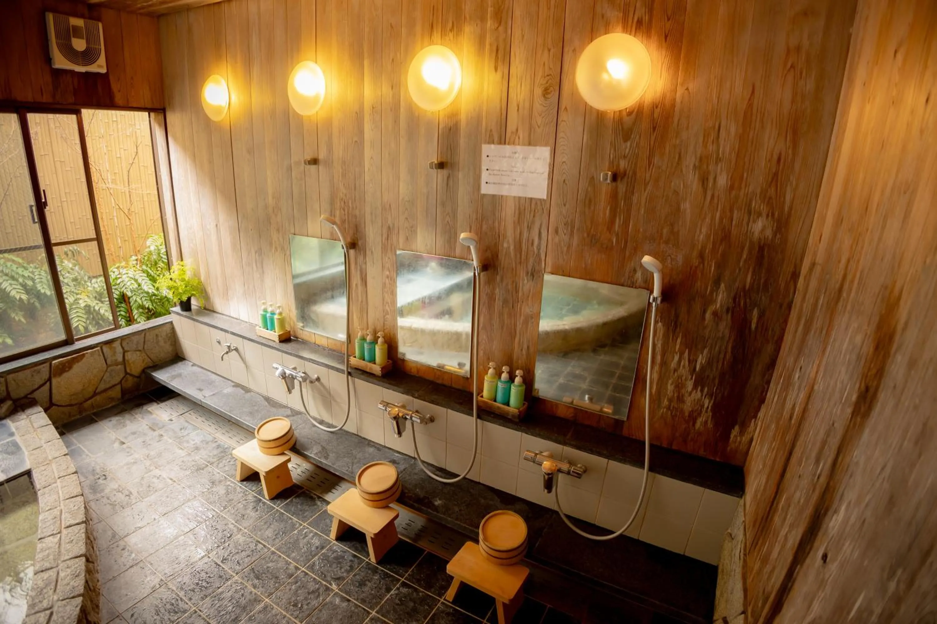 Hot Spring Bath in Onsen & Garden -Asante Inn-