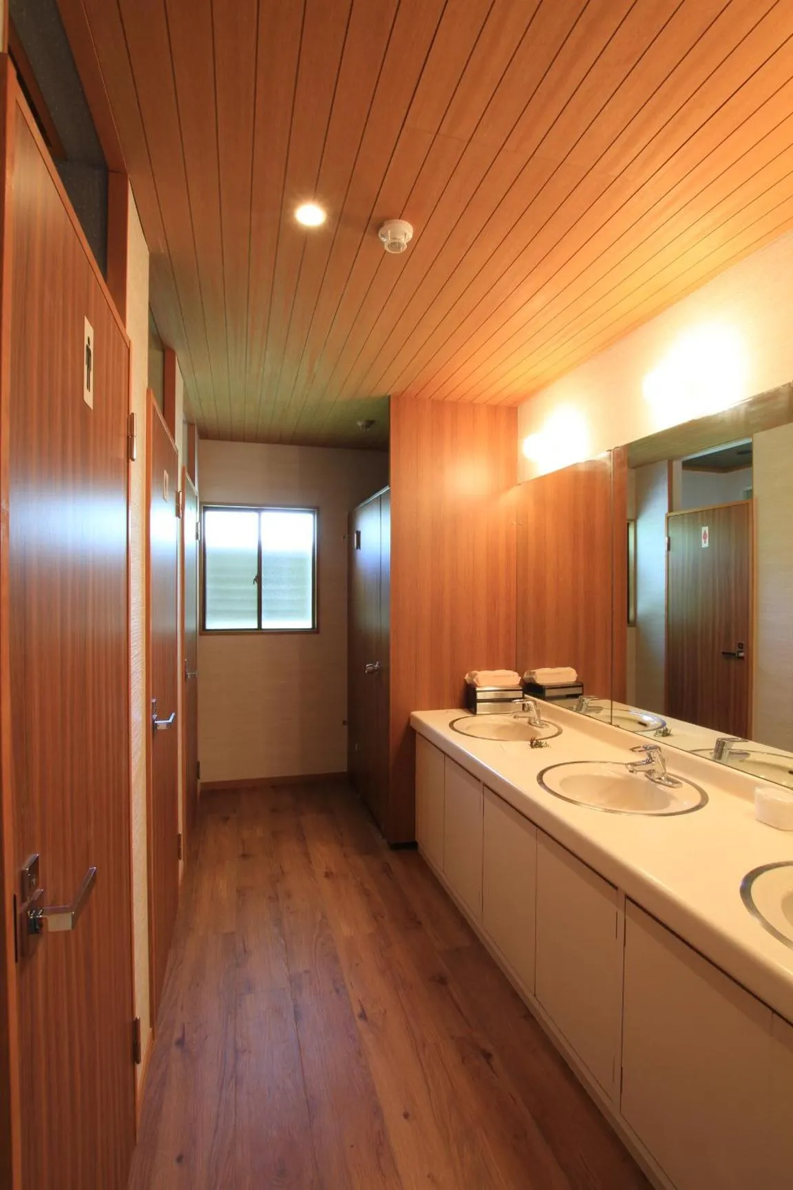 Shower in Onsen & Garden -Asante Inn-