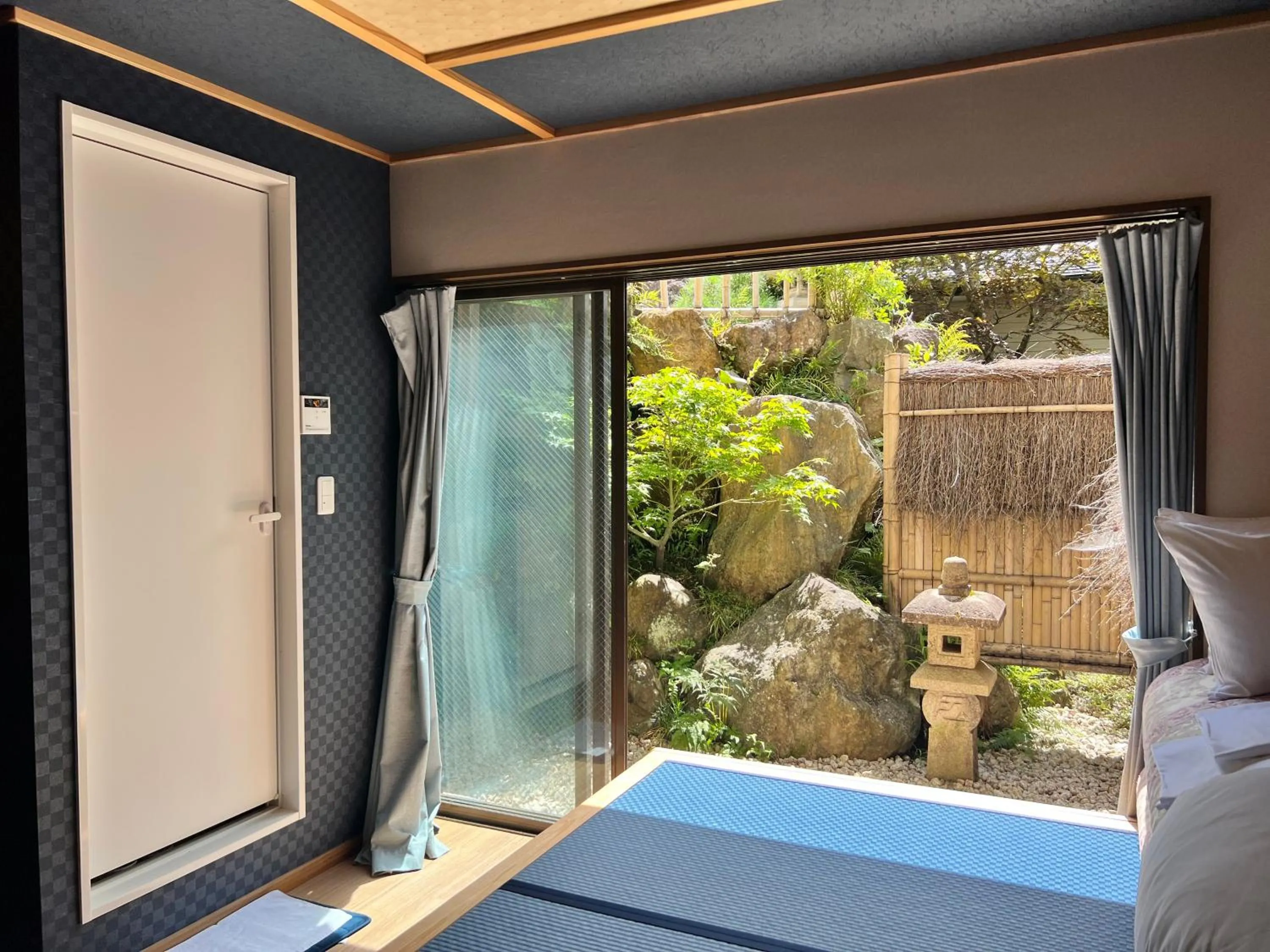 Bed in Onsen & Garden -Asante Inn-